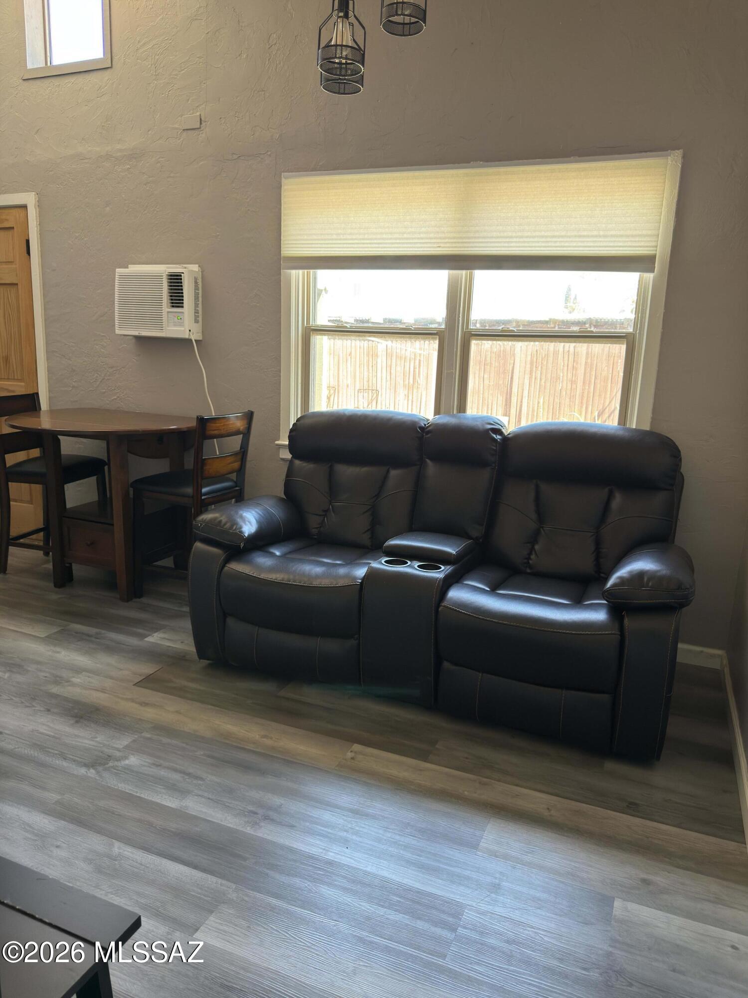 Country Club Manor - Residential Income