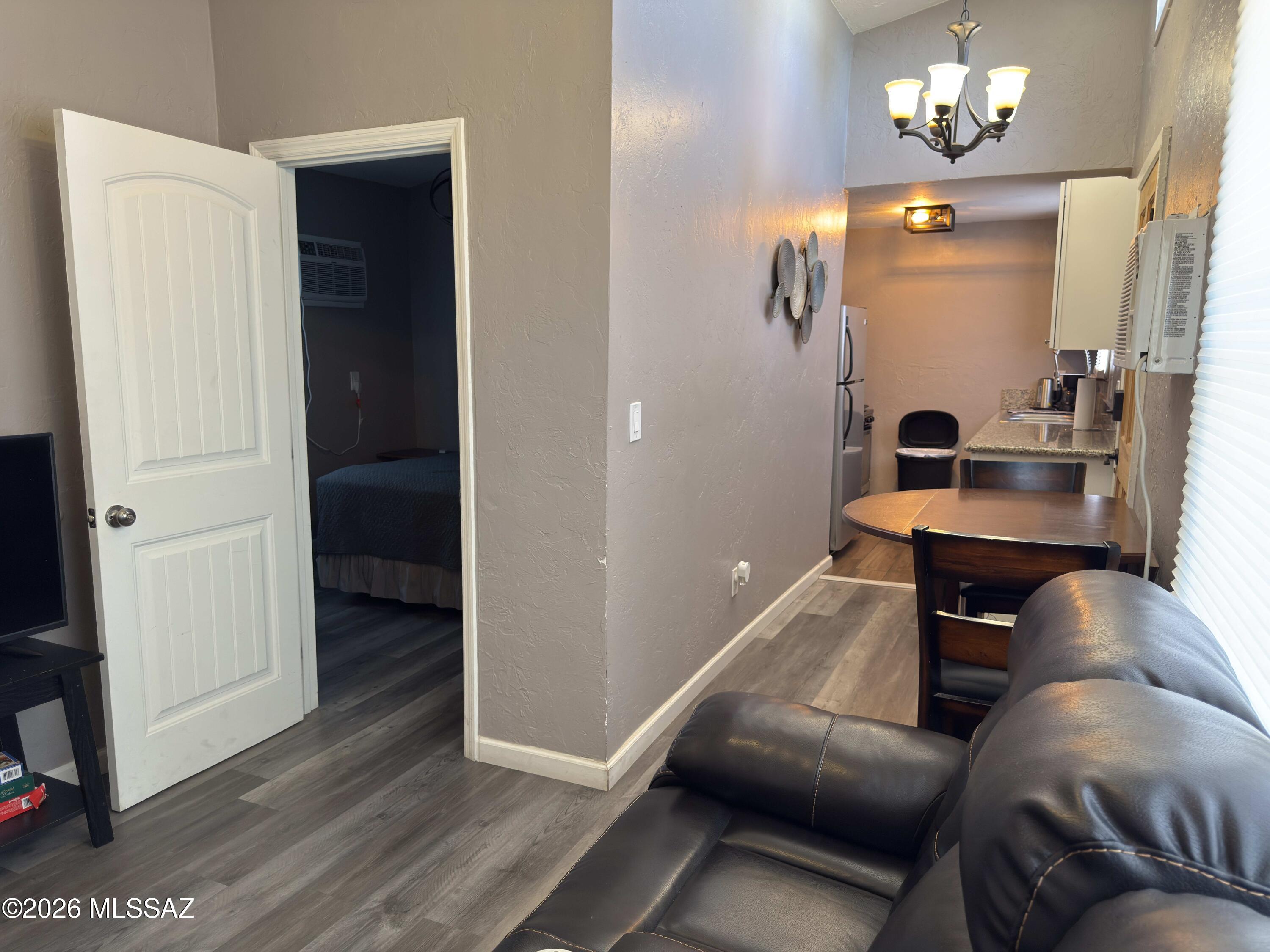Country Club Manor - Residential Income