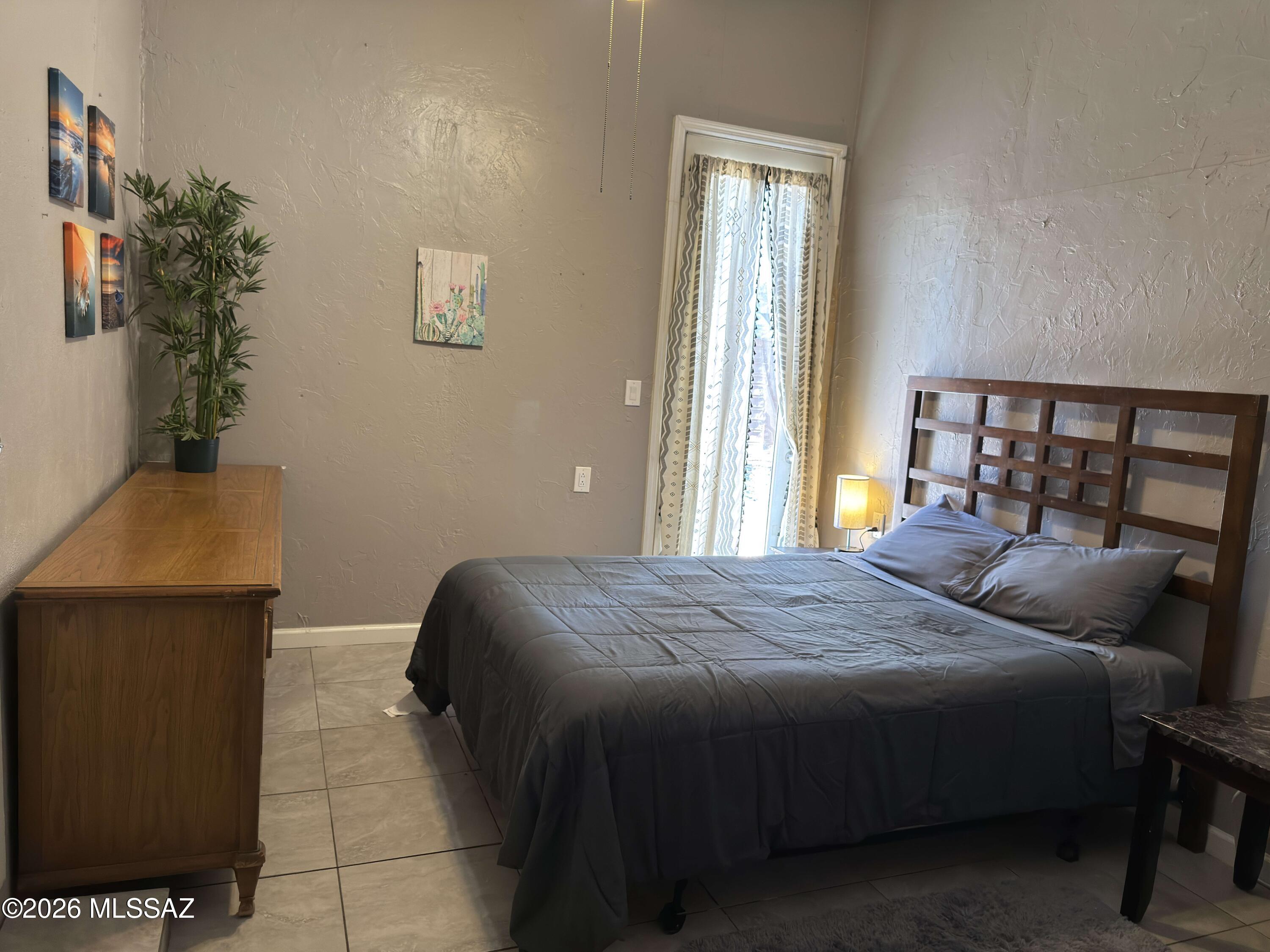 Country Club Manor - Residential Income
