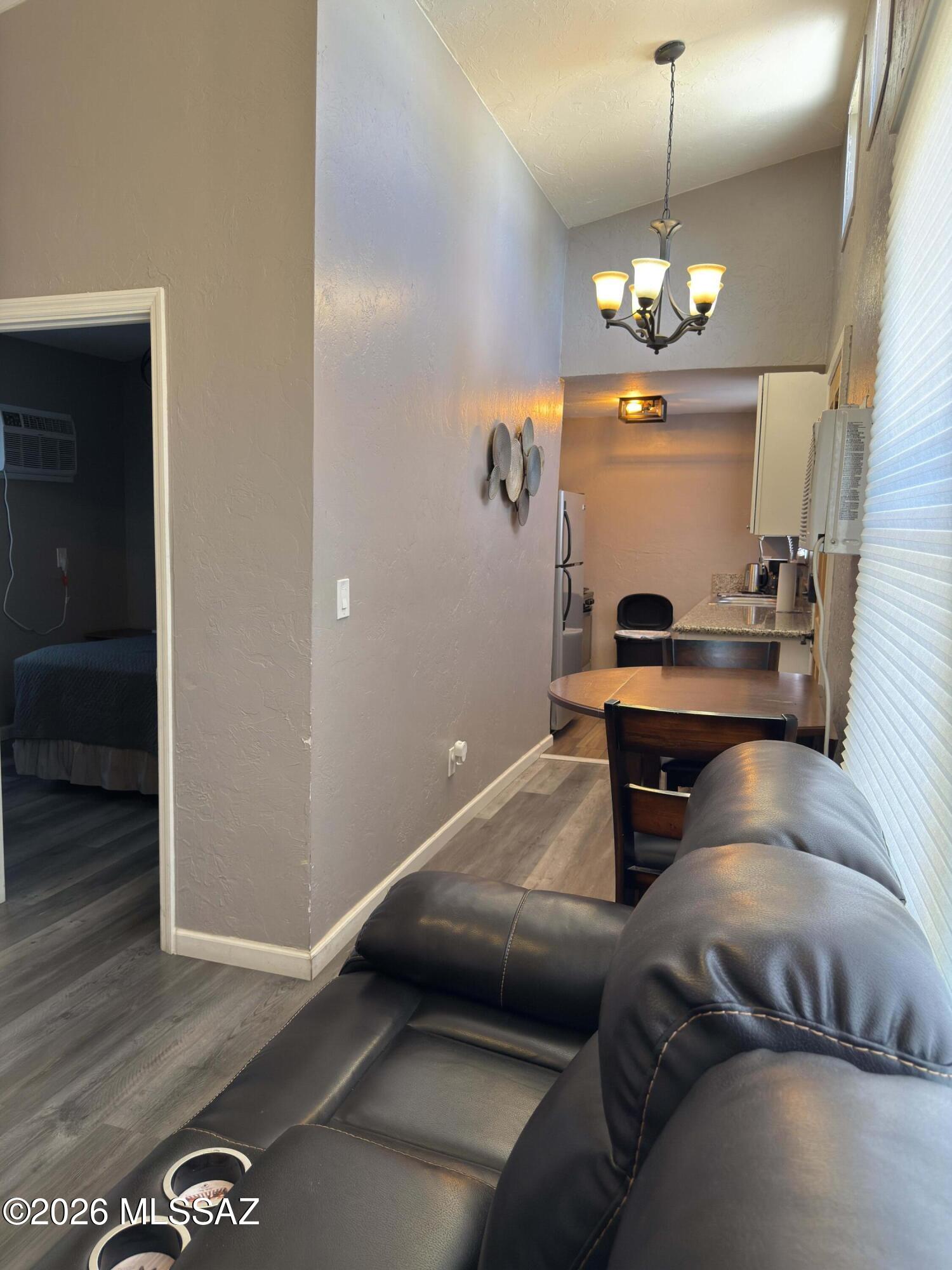 Country Club Manor - Residential Income