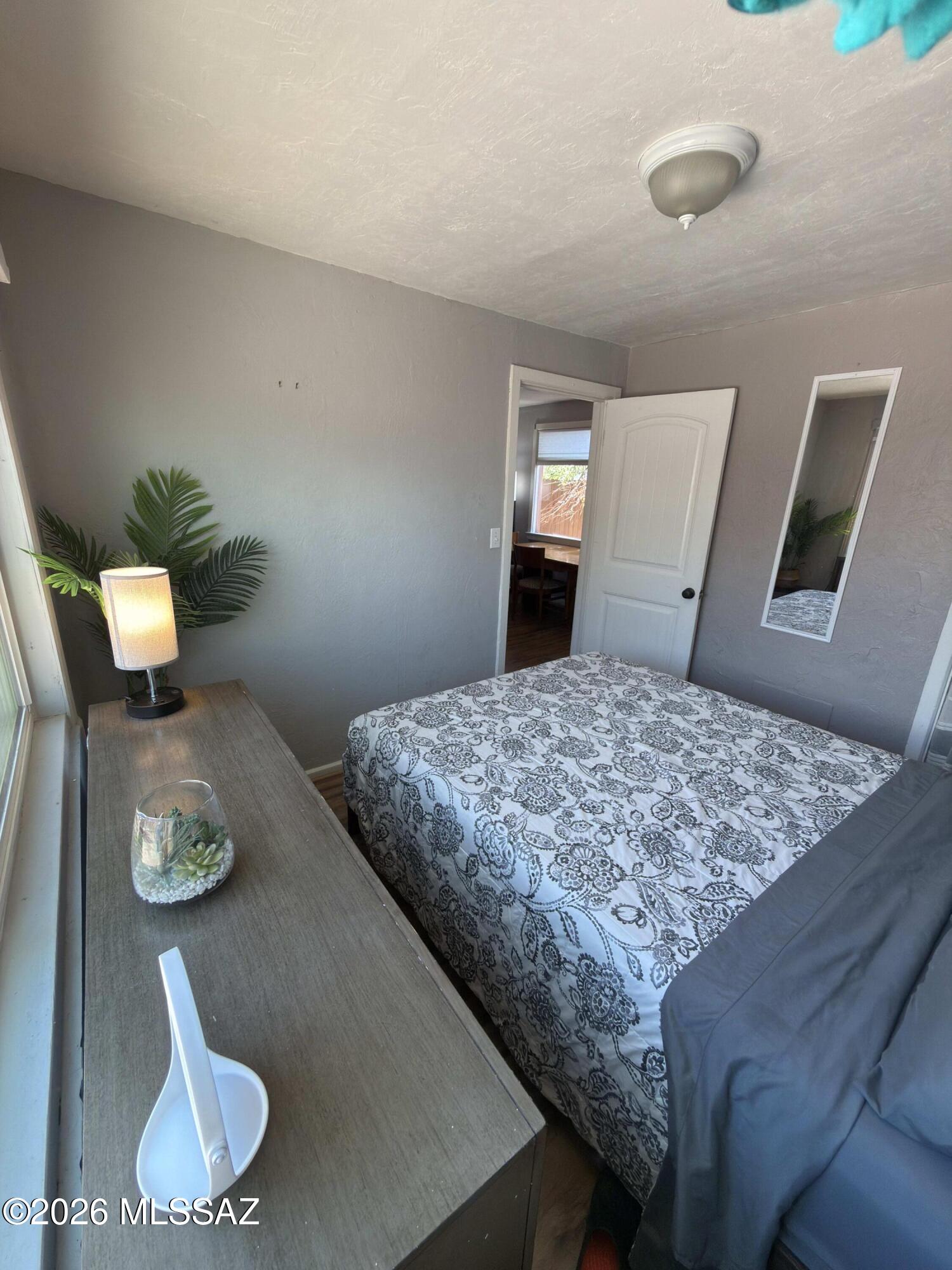Country Club Manor - Residential Income