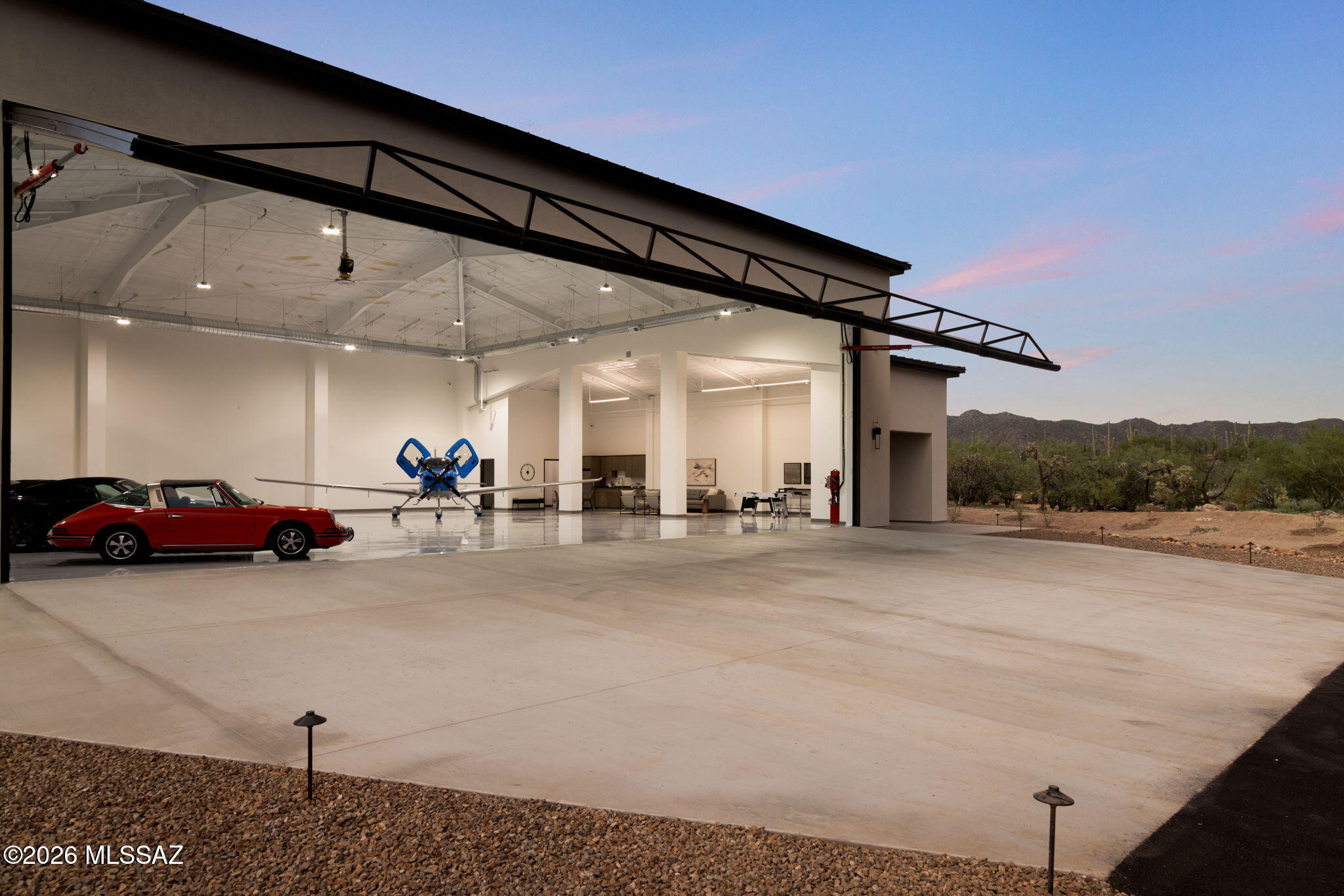 La Cholla Airpark - Residential