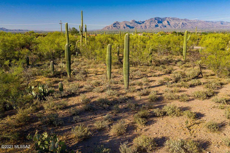 Wonderful 1 acre parcel perfect for building your custom home exactly the way you want it. Parcel is perched up for a gorgeous CITY VIEW! Far enough enough from the city to enjoy tranquil moments but minutes away from the University of Arizona, I-10, shopping and dining.
