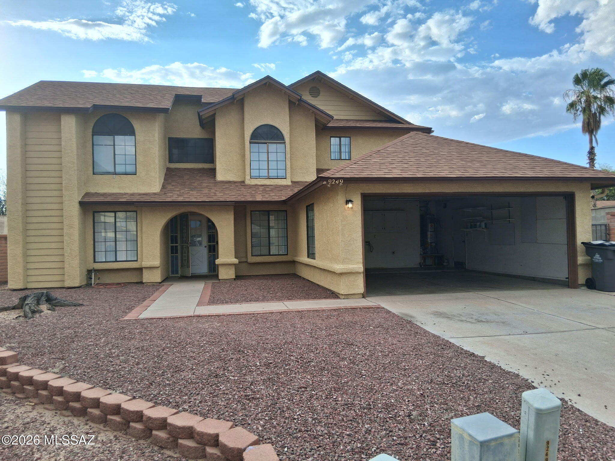 SUPER 4BR HOME ON HUGE CUL-DE-SAC LOT WITH NO ONE BEHIND. COOL OFF IN POOL & SPA OR RELAX ON COVERED PATIO. LOTS OF CERAMIC TILE IN ALL THE RIGHT PLACES. ONE BEDROOM & FULL BATH DOWNSTAIRS WOULD MAKE A GREAT IN-LAW/GUEST AREA/OFFICE. COZY UP TO THE BRICK FP IN LV RM THIS WINTER. STORAGE SHED & STORAGE CABINET IN BACK YARD. GREAT MASTER W/WALK-IN CLOSET & DOUBLE VANITIES. REALLY A NICE HOME. CONVENIENT TO SCHOOLS, PARK & SHOPPING.