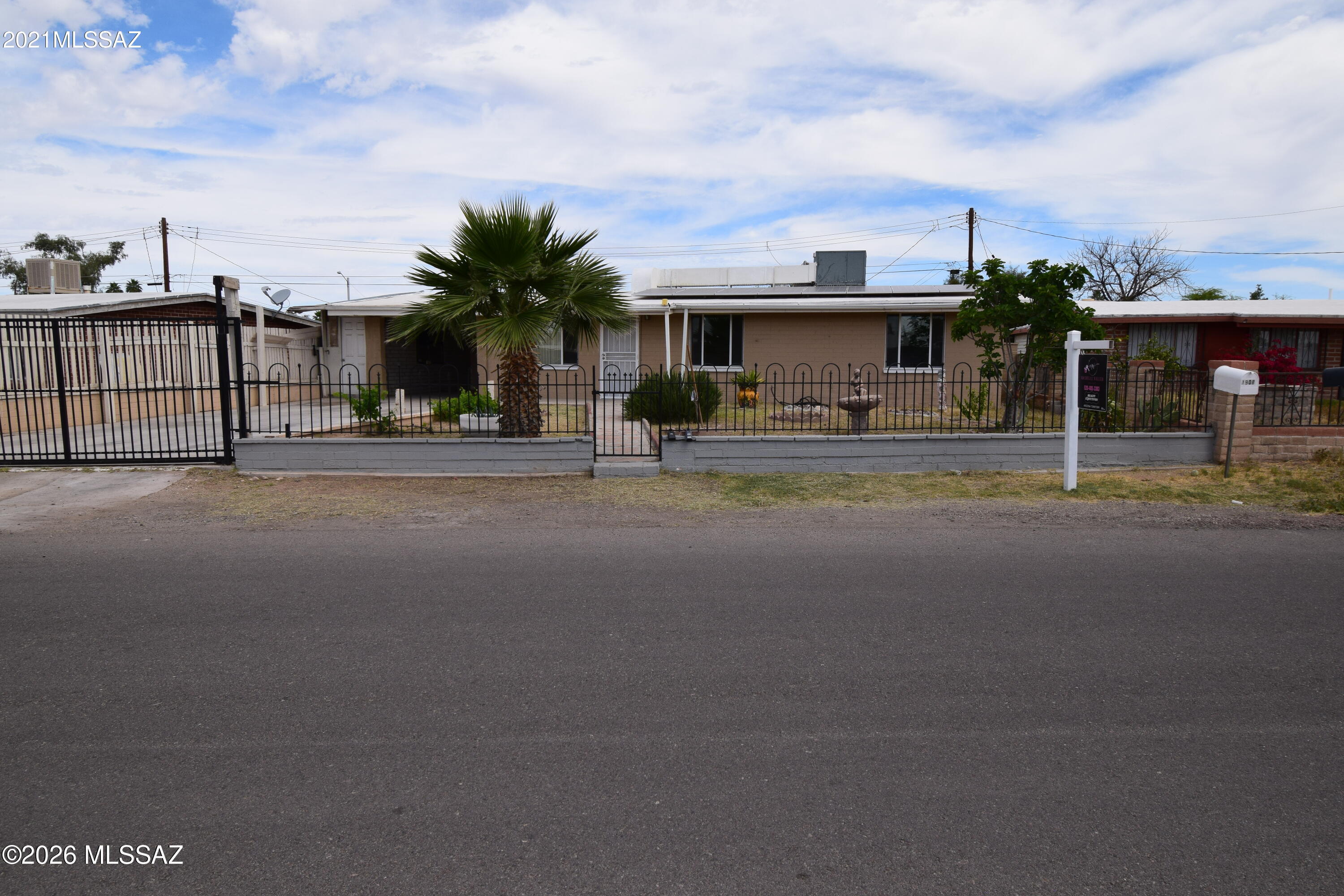 This lovely 3bd/ 2bth home offers a warm and cozy living experience with a spacious layout. Step into the living room area with open kitchen featuring granite countertops, oak wood cabinets and natural lighting throughout.  Let's journey on to the private, spacious backyard with fruit trees to enjoy a quiet  Arizona sunset. Laminate flooring throughout (no carpet). Home features ''owned''solar panels. Come by to see this midtown charmer!