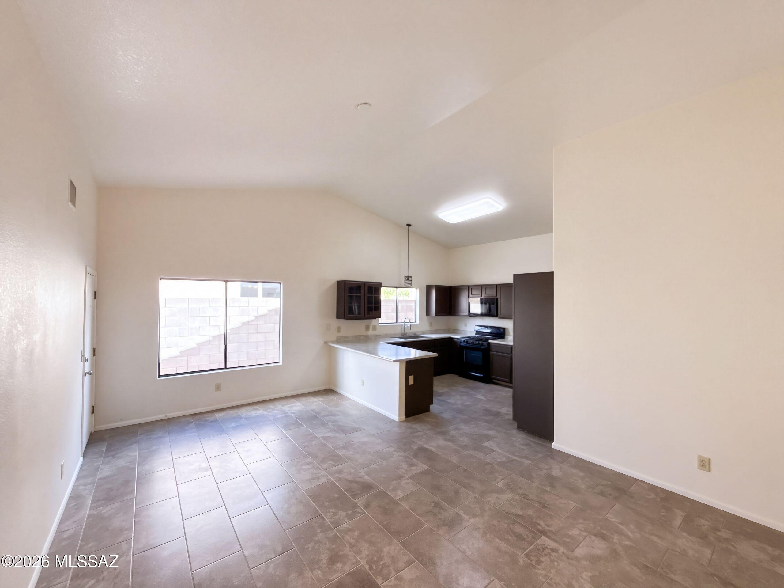 Elliott Homes At Rita Ranch (1-521) - Residential