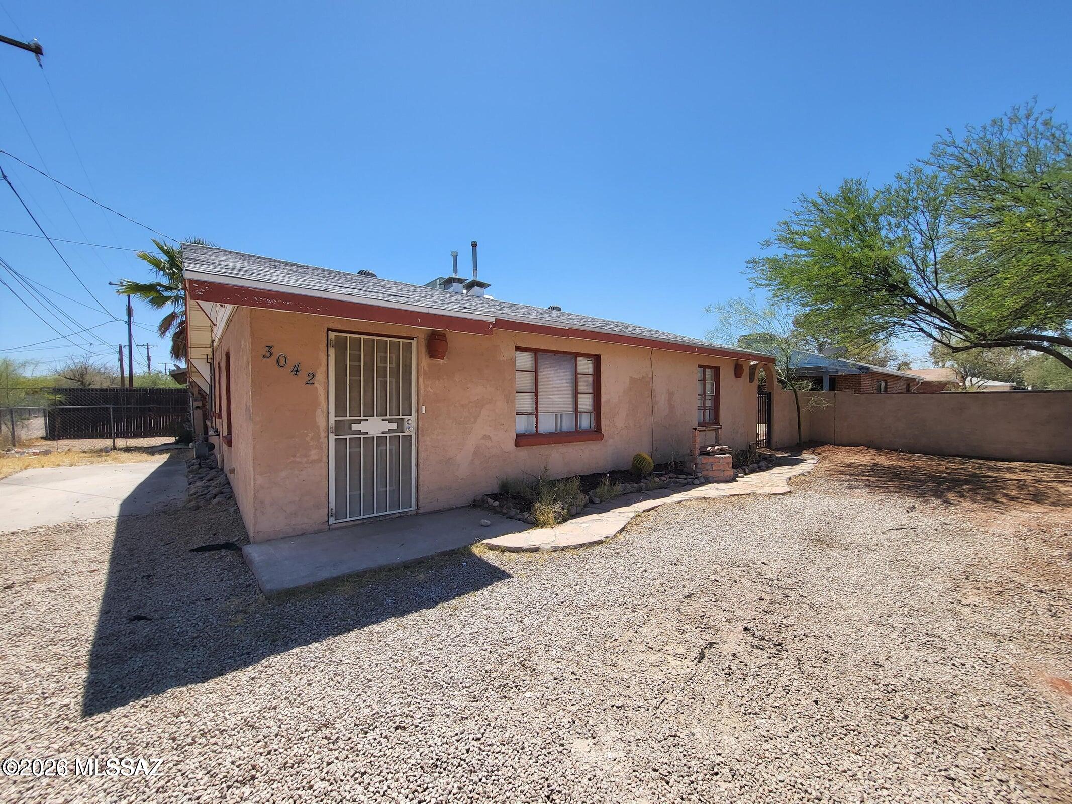 Lovely 3Bd/2Ba home located in the heart of Tucson a short distance from UA, downtown, and lots of shopping and dining. House features and updated kitchen with tile counters, tile in all living areas, large laundry/flex room. Master bath features dual sinks and walk through access to laundry/flex room. Perfect home for investor, UA staff and students, or buyer ready for mid-town gem! Roof is about 5 years old.
Property sold as-is no repairs, changes, updates, or other work will be done.