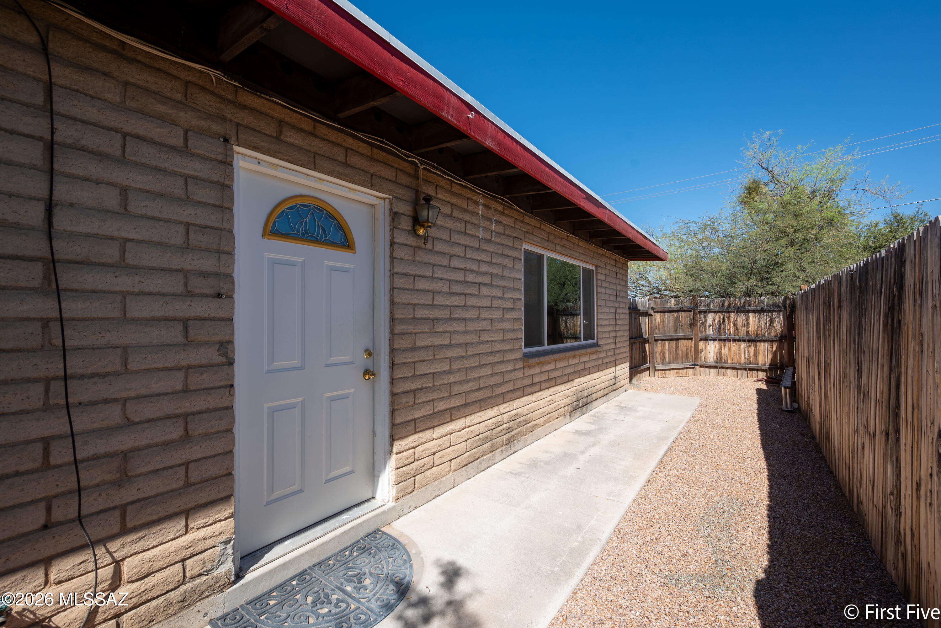 Charming Studio with Shared Laundry Area/Room. Tenant to pay $65 monthly water fee in addition to rent and tenant to pay electric.