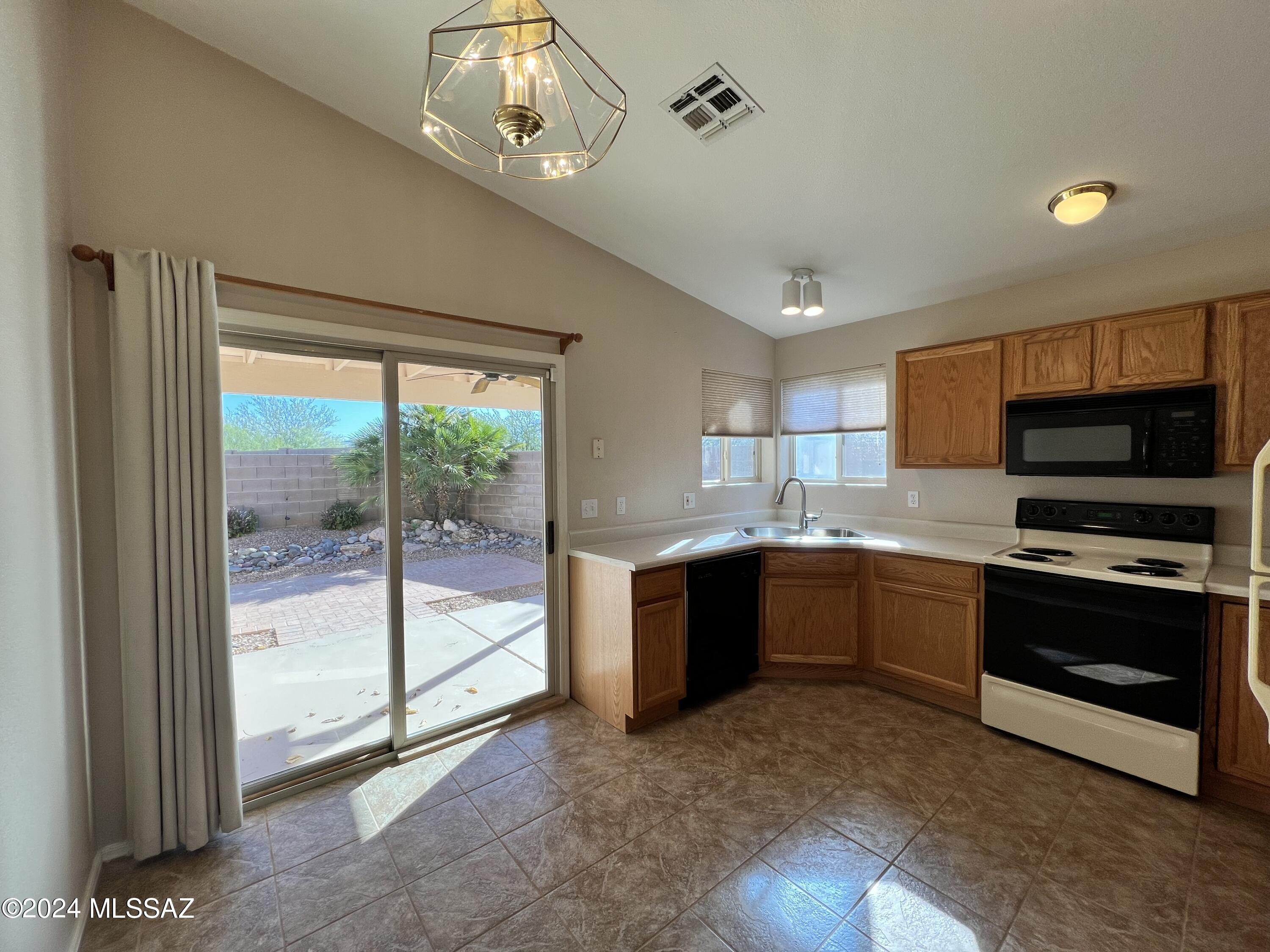Bluffs (The) 2 - Residential Lease