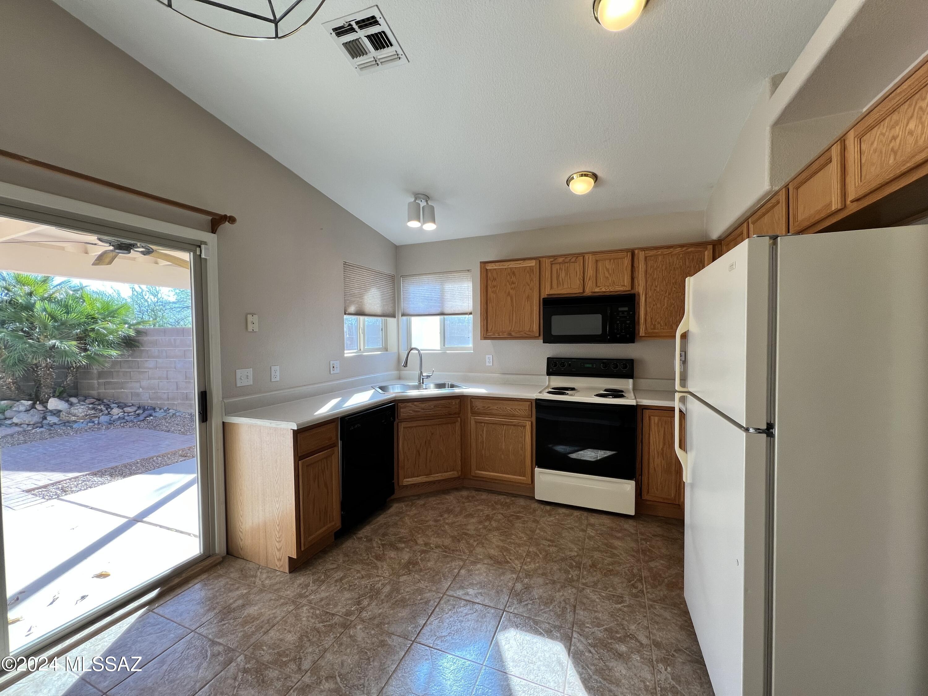 Bluffs (The) 2 - Residential Lease