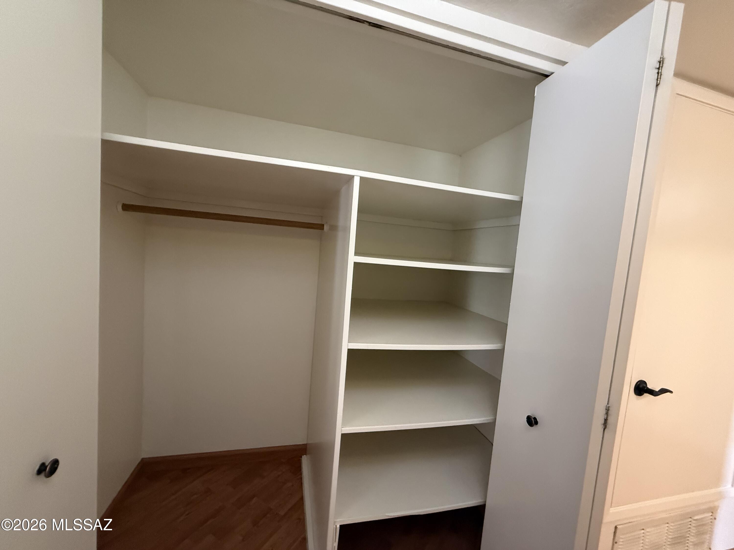 Kingswood Unit 3 (166-263) - Residential Lease