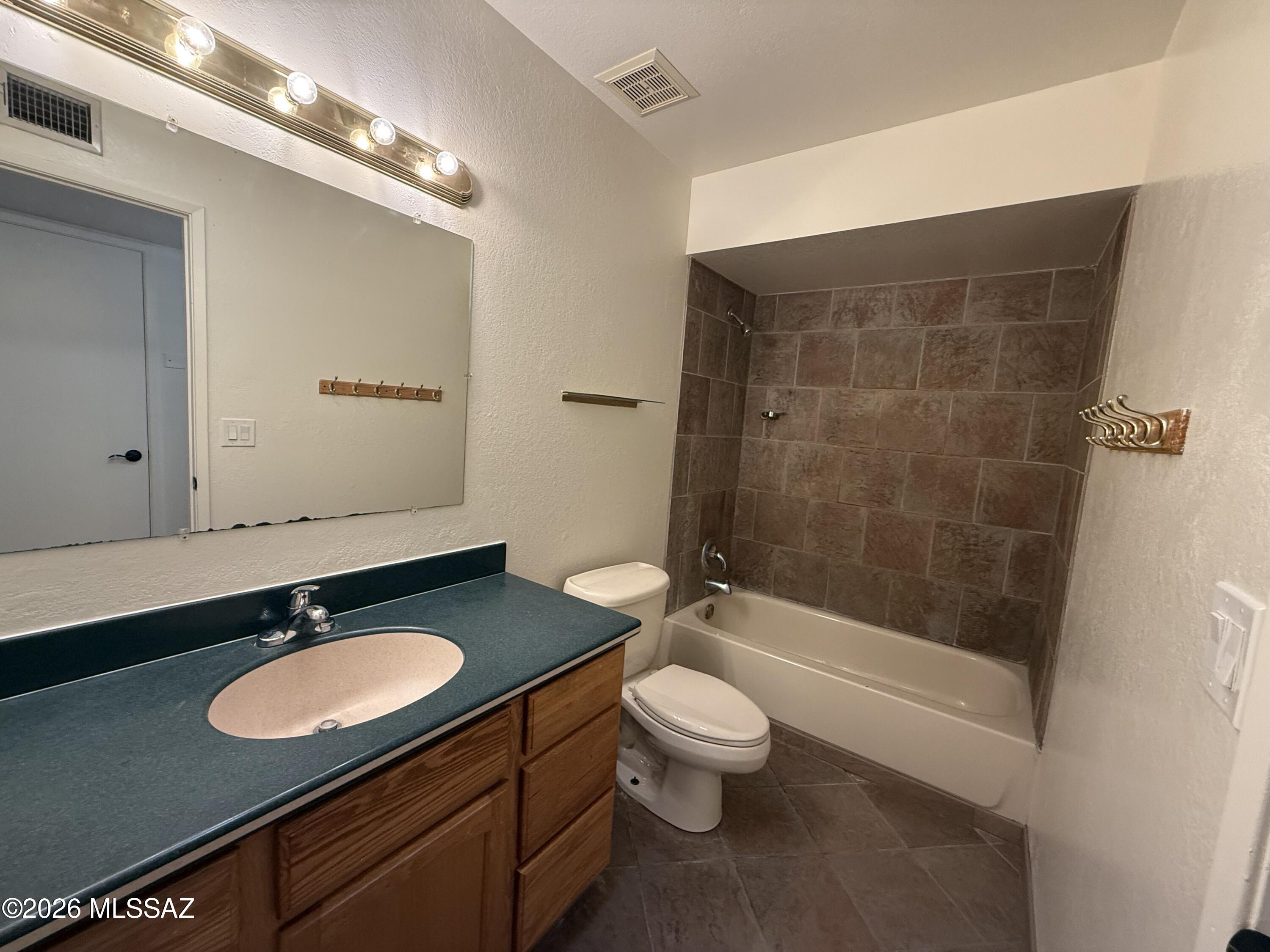 Kingswood Unit 3 (166-263) - Residential Lease