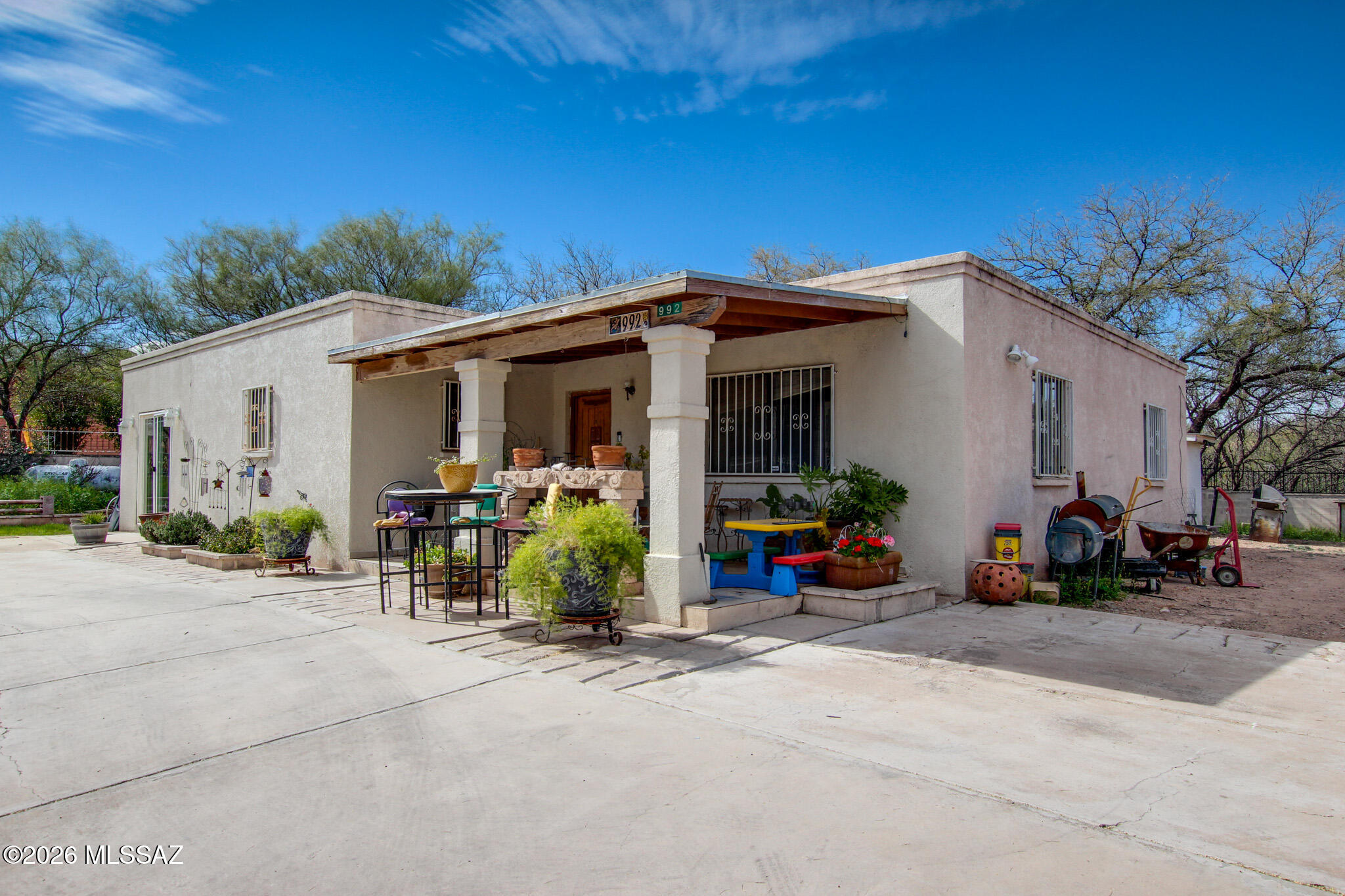 Looking for a privately gated home in the serene and calm Rio Rico area? The yard is perfect for family gatherings, or your pets to run safely in. This 3 bedroom 2 bathroom with a huge BONUS room home is walking distance to Damon park.  Conveniently close to shopping, dining and so much more. Schedule your viewing today!Ponga cita para verla, Se habla Espanol.