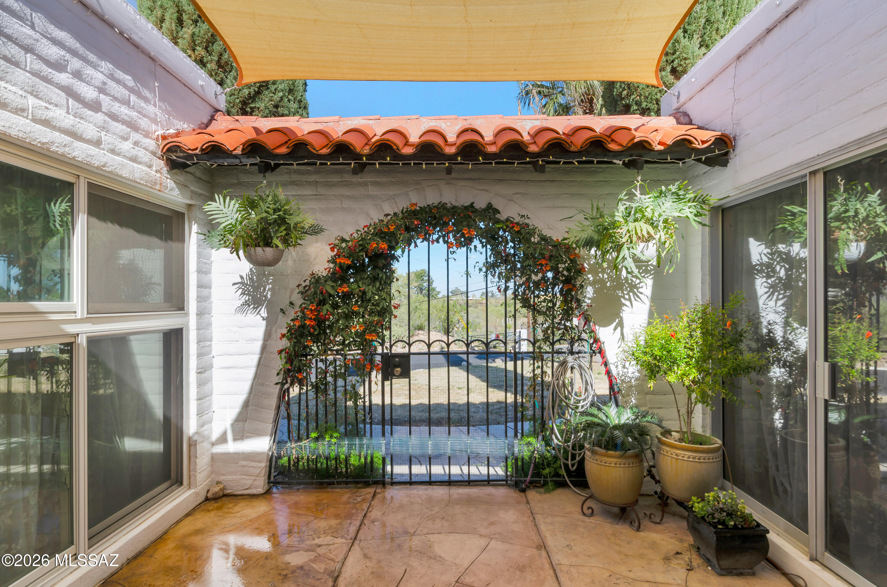 Las Lomitas (1) - Residential