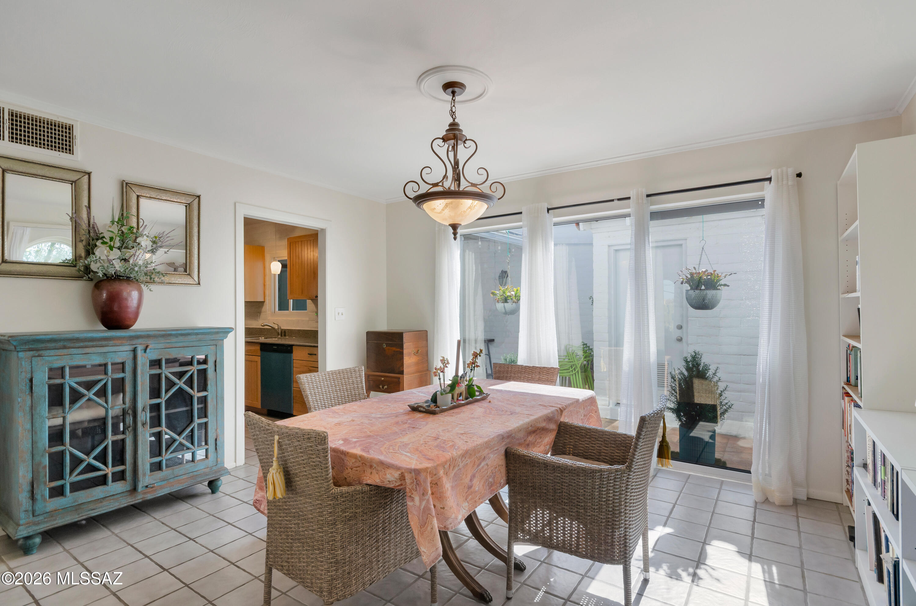Las Lomitas (1) - Residential