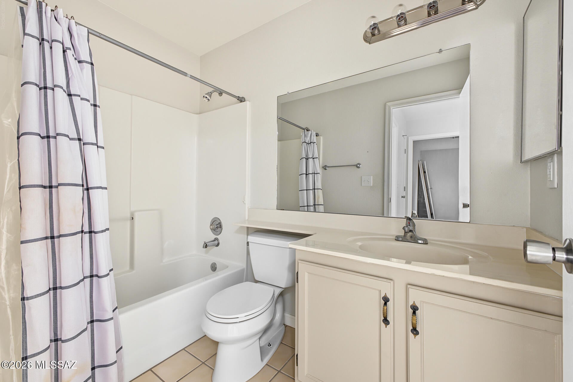 Country Club(1-221) - Residential