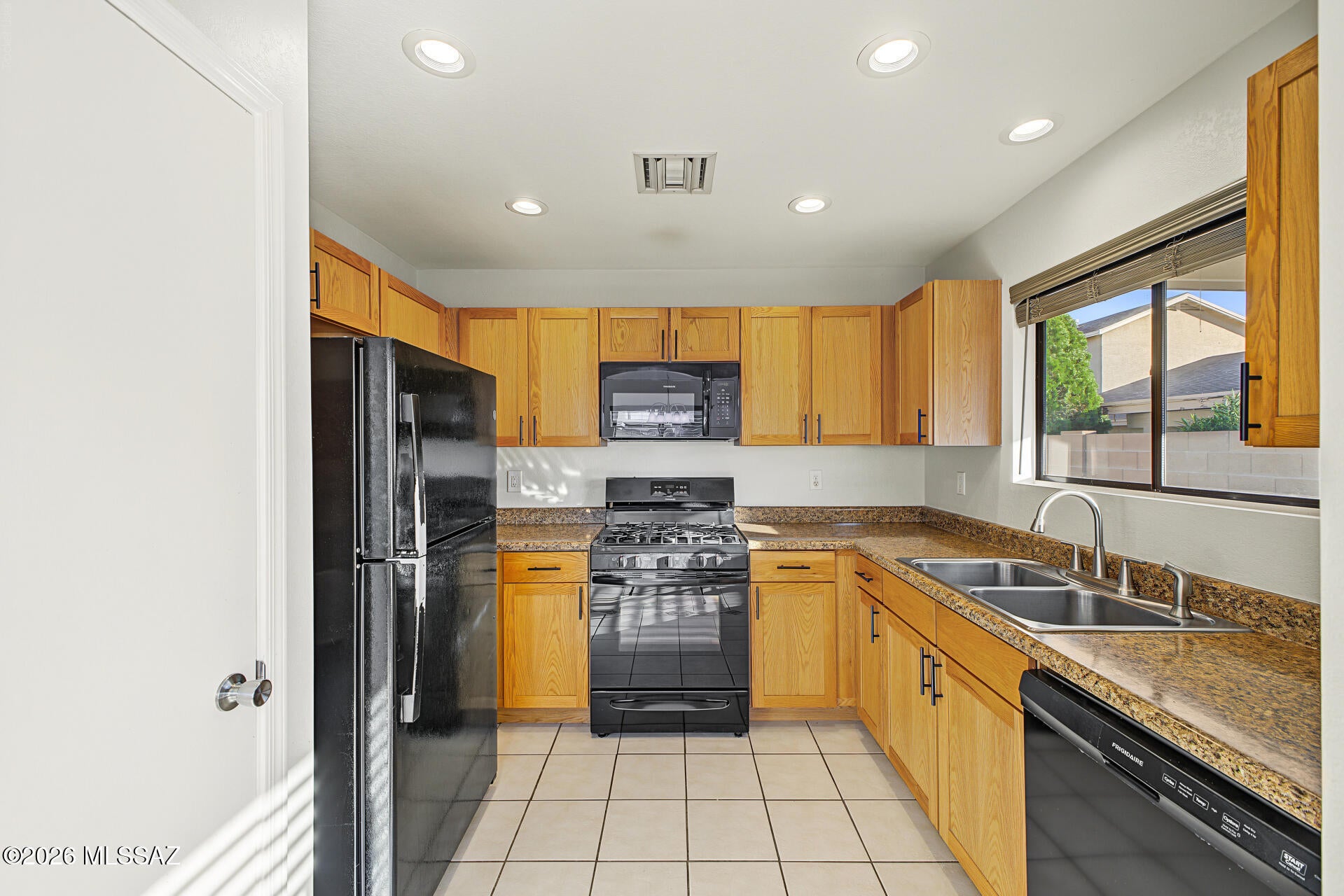 Country Club(1-221) - Residential