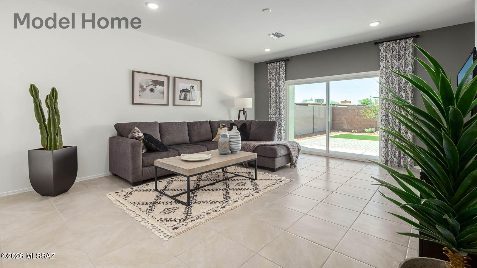 Saguaro Bloom SQ20180540069 - Residential