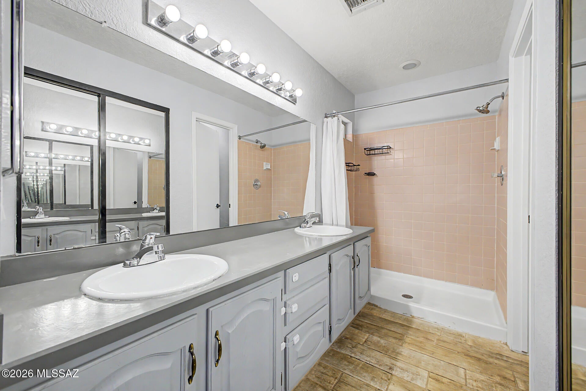 Country Highlands (1-180) - Residential