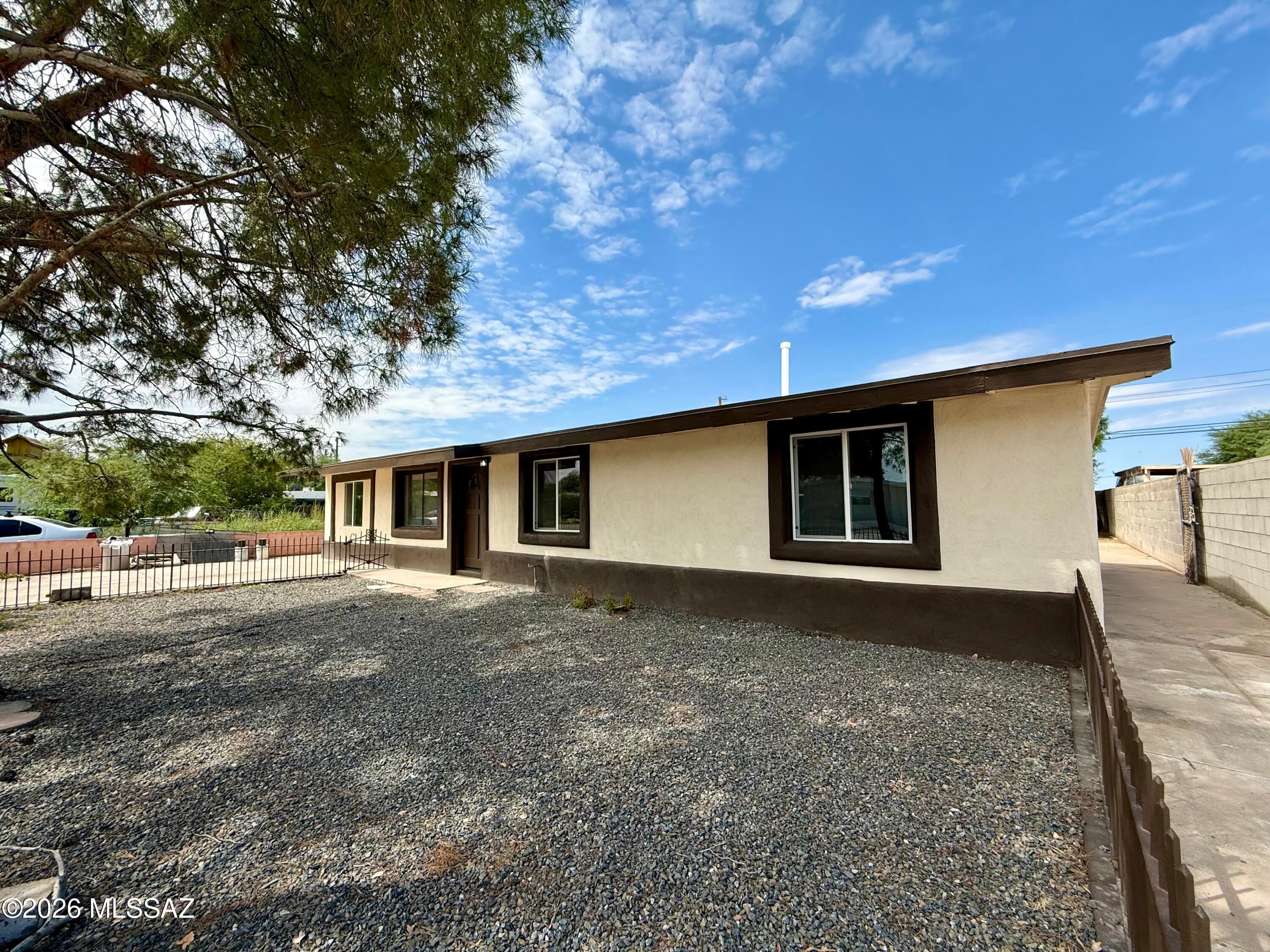 Park El Monte - Residential
