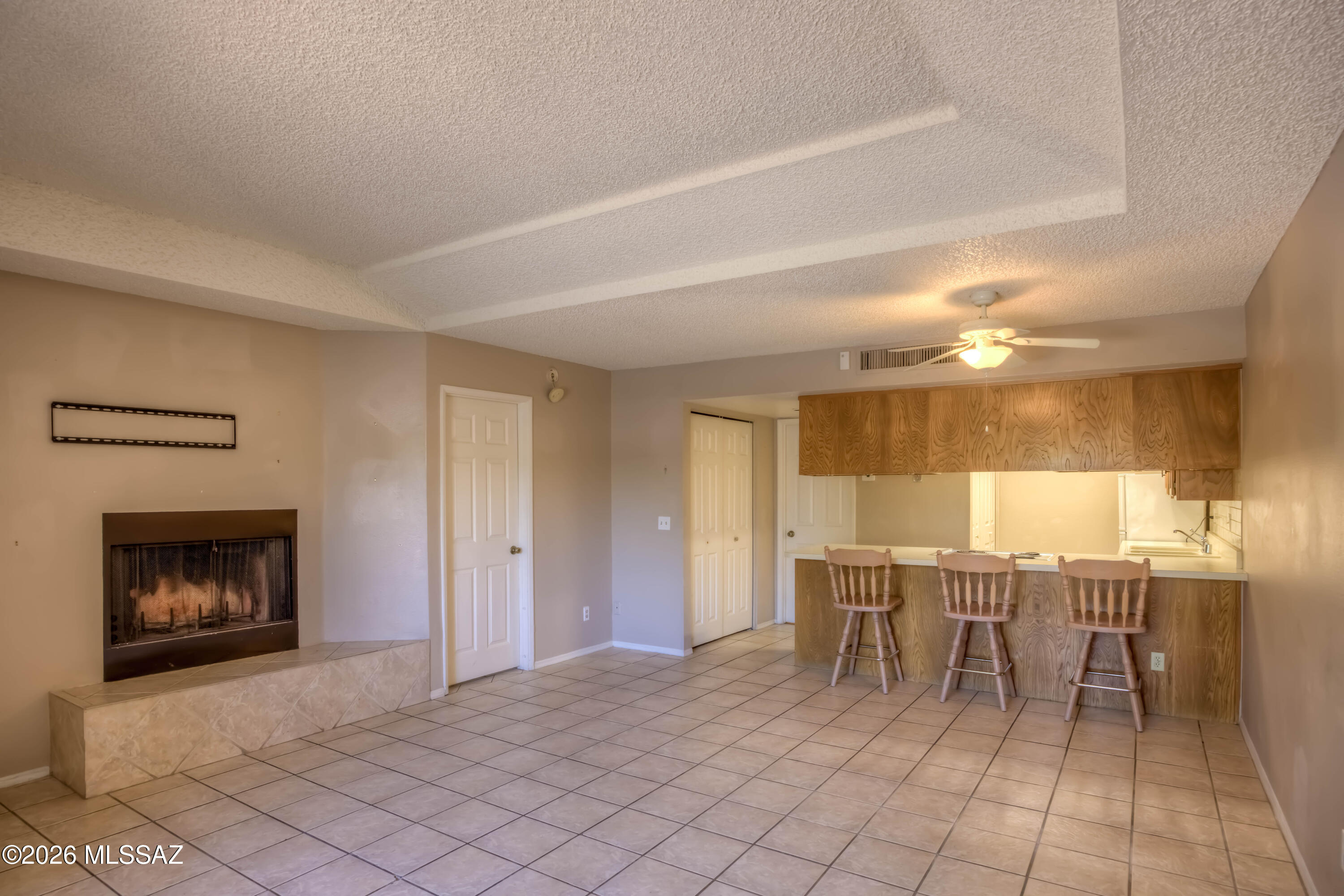 Casitas Real Condos. - Residential