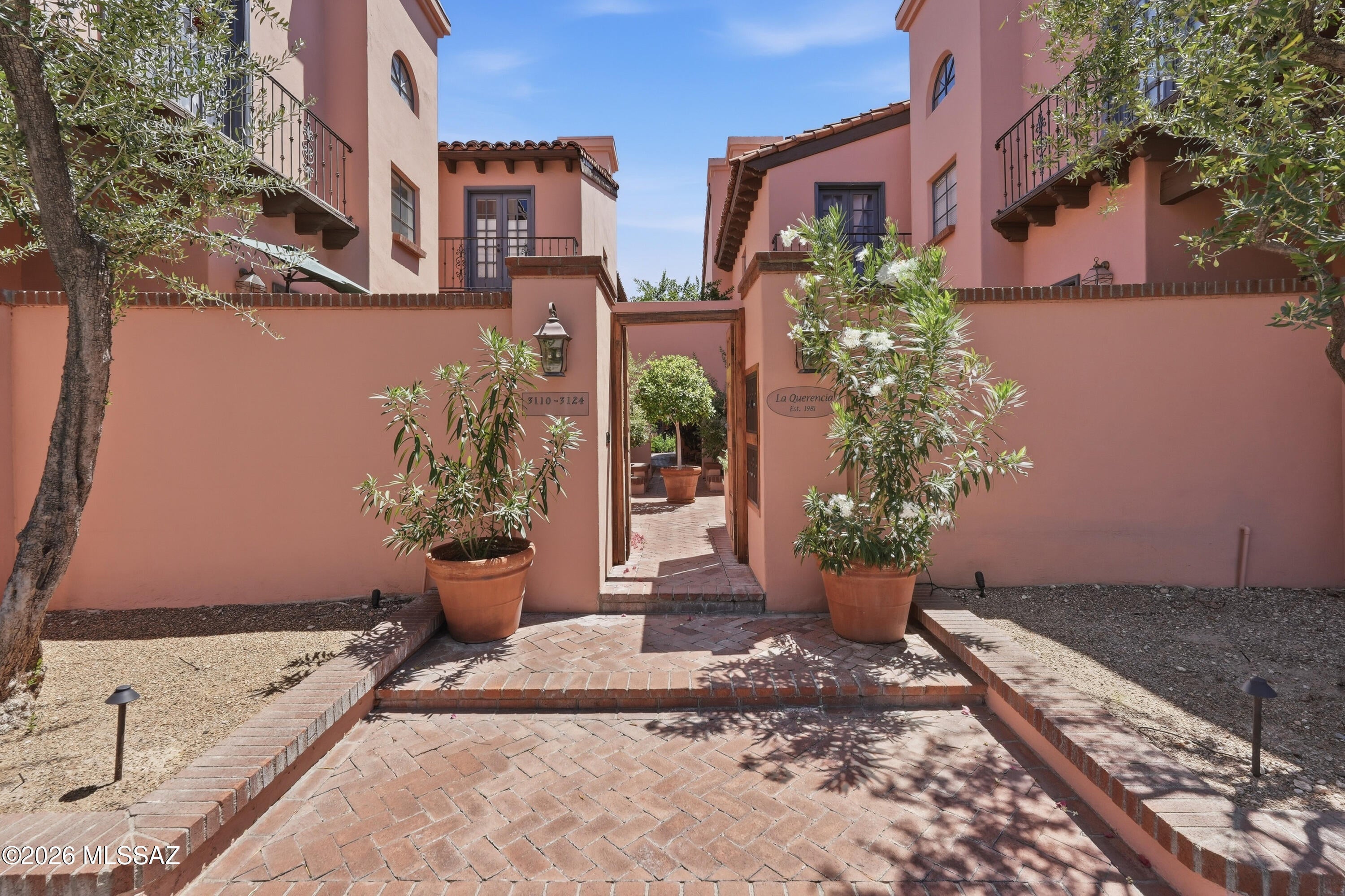 La Querencia Twnhms (1-8) - Residential