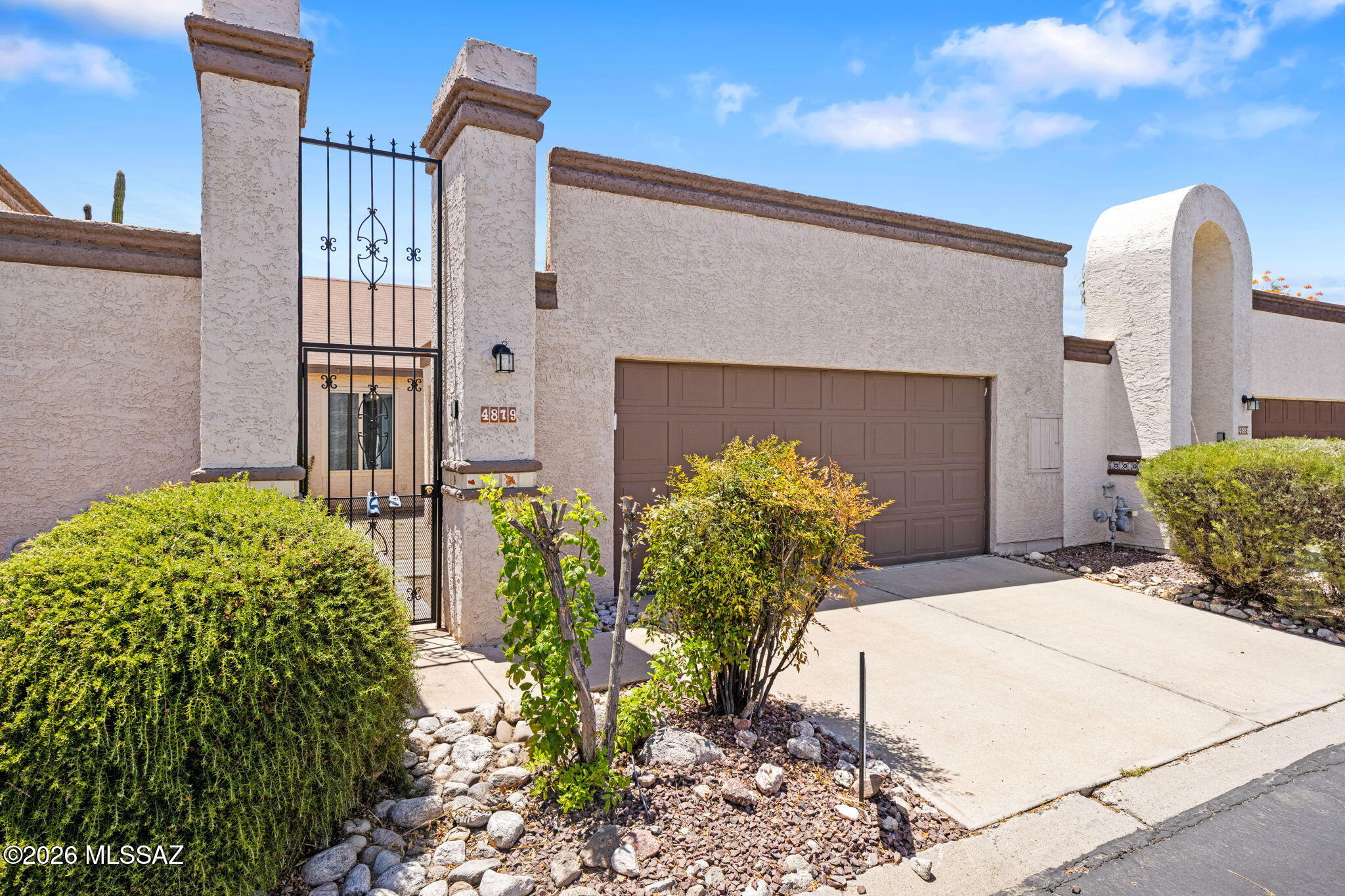 Desirable patio home in Countryside Shadows, backing a natural desert wash with mountain views from the covered patio. Inside: high ceilings, ceramic tile and laminate throughout -- no carpet -- and a kitchen with granite countertops, pantry, dishwasher, microwave, and disposal. Both baths carry granite counters; dual-pane windows, ceiling fans, gas pac heat, and central air keep bills in check. A view fence opens the backyard to the wash and the Tucson Mountains beyond. Countryside Community Club membership brings two pools, spa, tennis and racquetball courts, a fitness room, and playgrounds. Minutes to Arthur Pack Regional Park, golf, and the Cortaro/Thornydale shopping corridor. Clean, efficient, and ready for its next owner.
