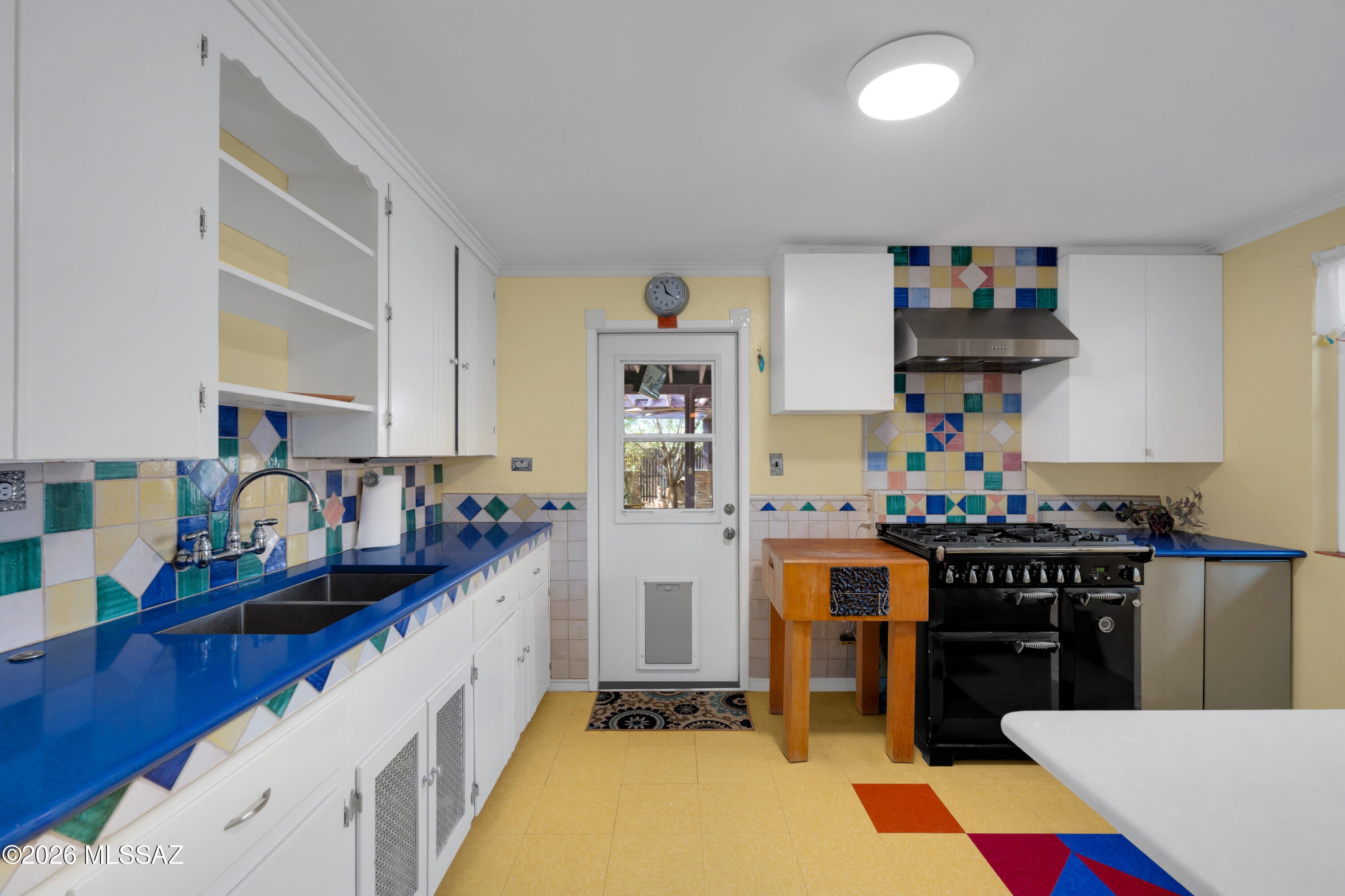 Country Club Manor - Residential
