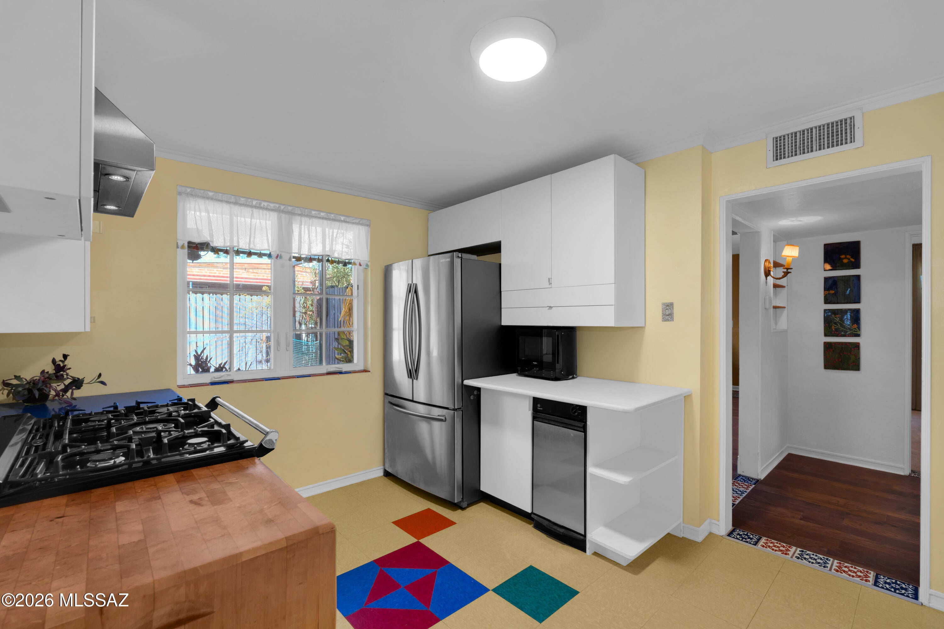 Country Club Manor - Residential