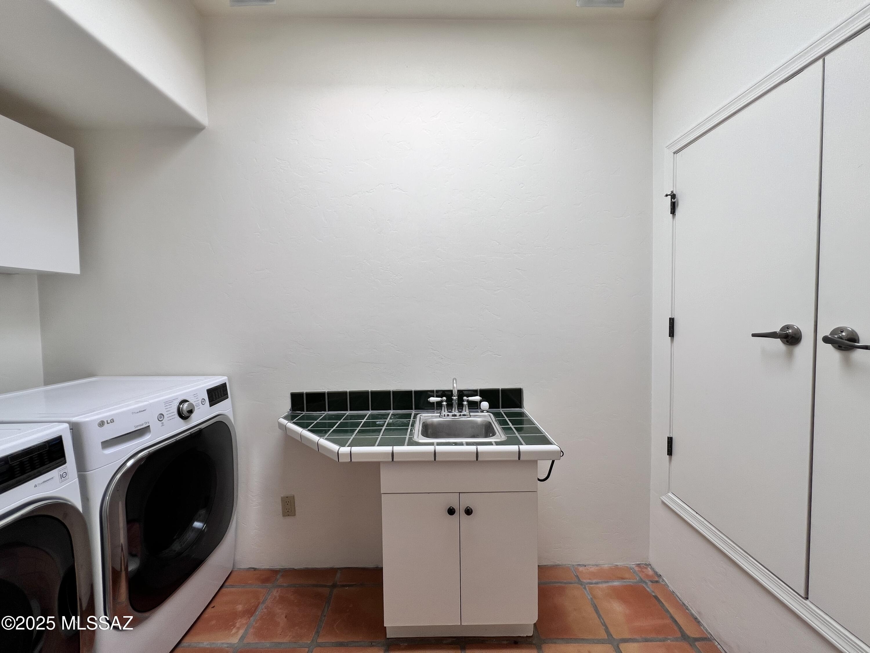 New Tucson Unit NO. 23 (140-261) - Residential Lease