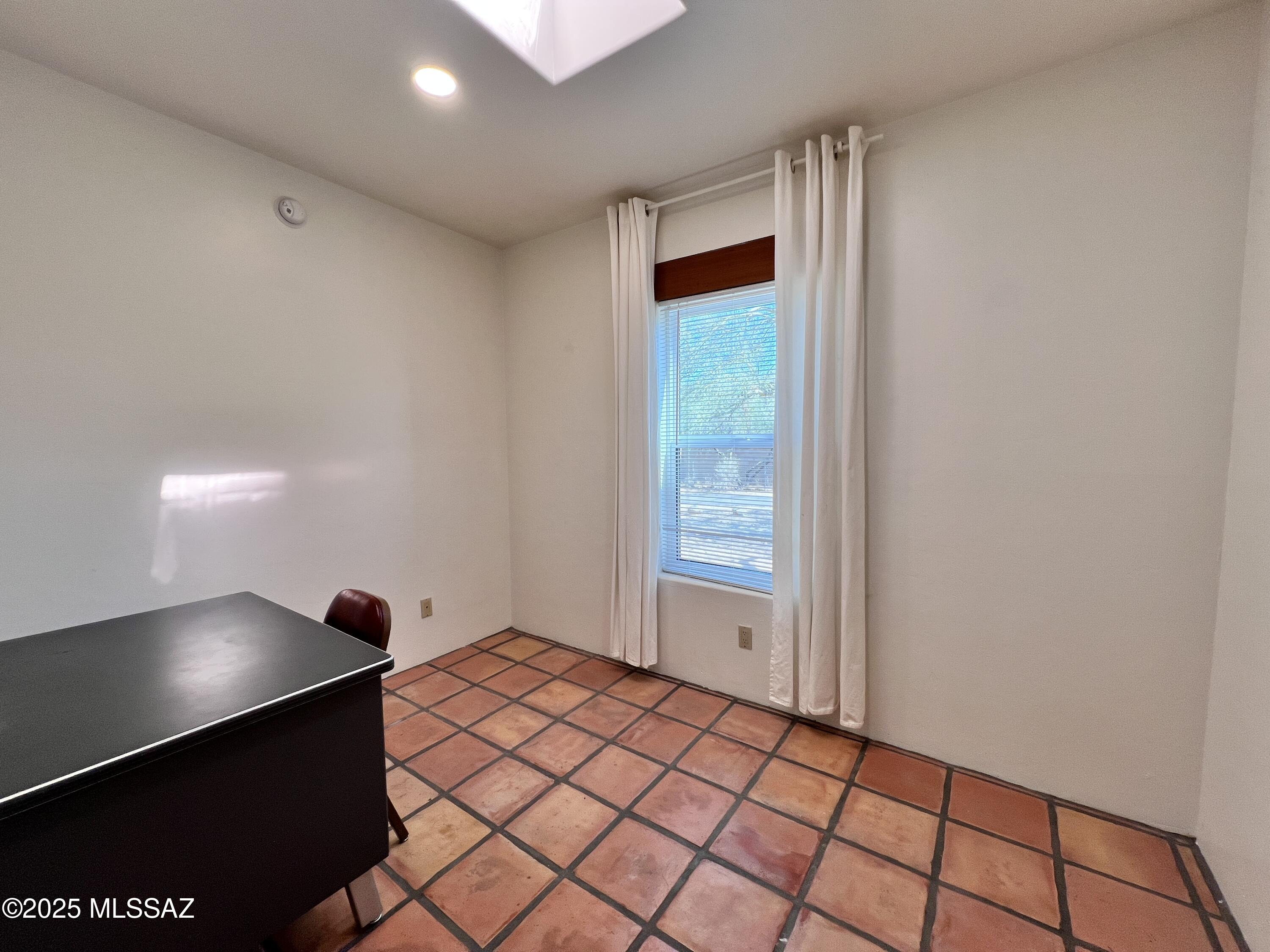 New Tucson Unit NO. 23 (140-261) - Residential Lease