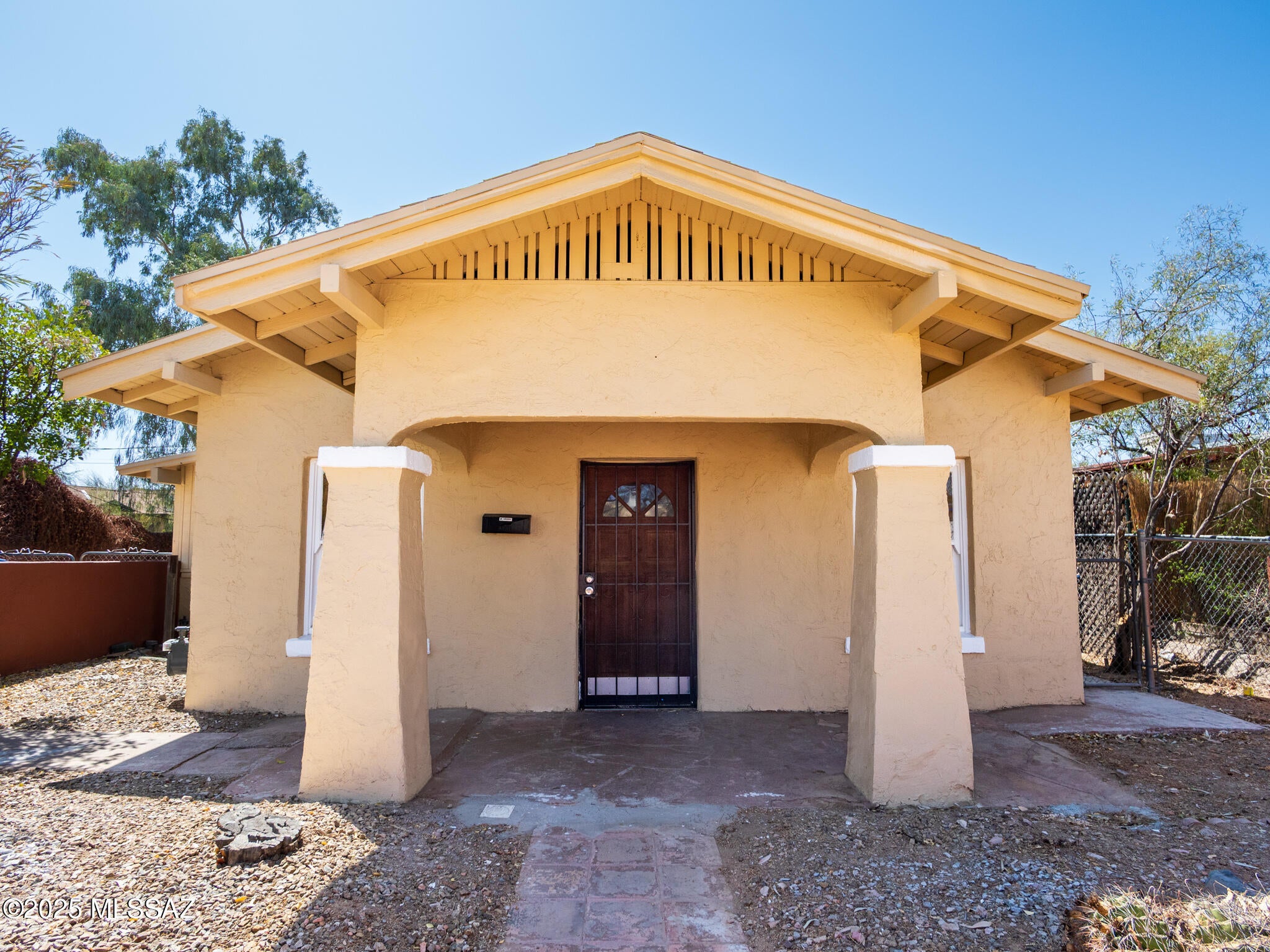 Text for a Walkthrough Video/more info. Banner Medical Center area Remodeled 2 Bedroom/1 Bathroom 1075sf freestanding Home in the Historic Feldman's Neighborhood of Central Tucson near the University of Arizona + Downtown. Updates include; Kitchen w/ Quartz Countertops, Stainless Appliances incl Gas Range, + Modern Cabinetry; Bathroom w/ Modern Vanity + Tiled Shower; Newer Air Conditioning unit; Newer Windows in Arizona Room; and Ceiling Fans + fresh paint throughout. Includes Laundry Room w Washer + Dryer incl. Private walled-in Backyard + Off-street Parking. 1yr minimum Lease. Costs are; non-refundable $50/adult Application, $1595 Security Deposit, $150/pet Pet with approved pet, $300 cleaning. Tenant pays Electric, Gas, and Water/Sewer/Trash. Available immediately.