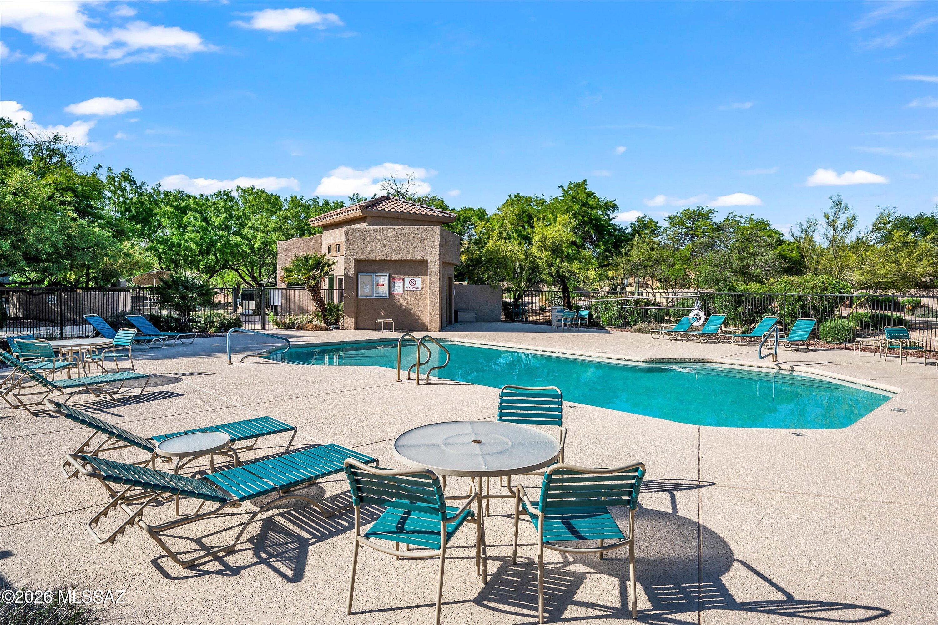 Vistoso Golf Casitas II, A Condominium (101-116, 201-216) - Residential