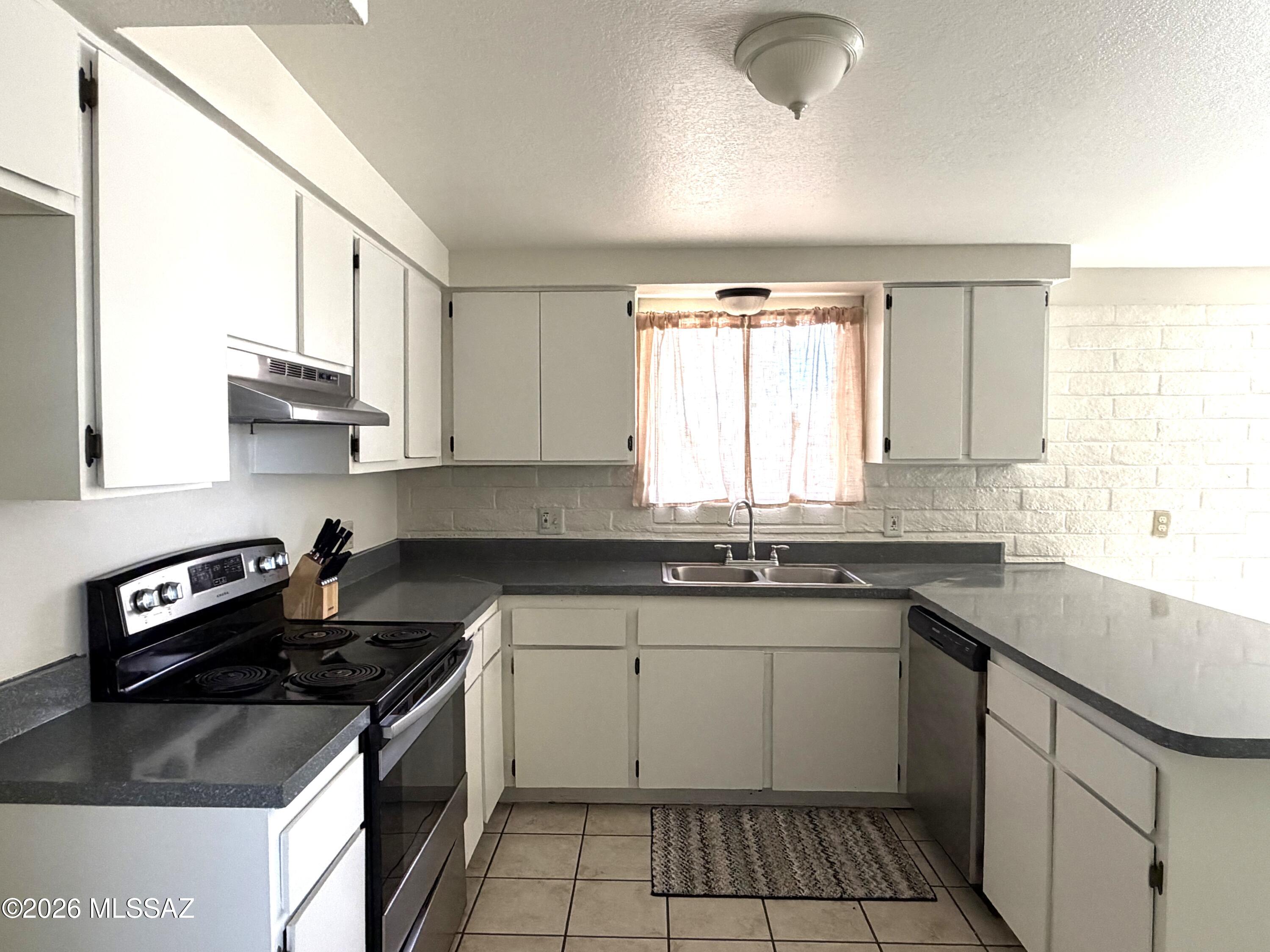 Casas Adobes Park (541-643) - Residential