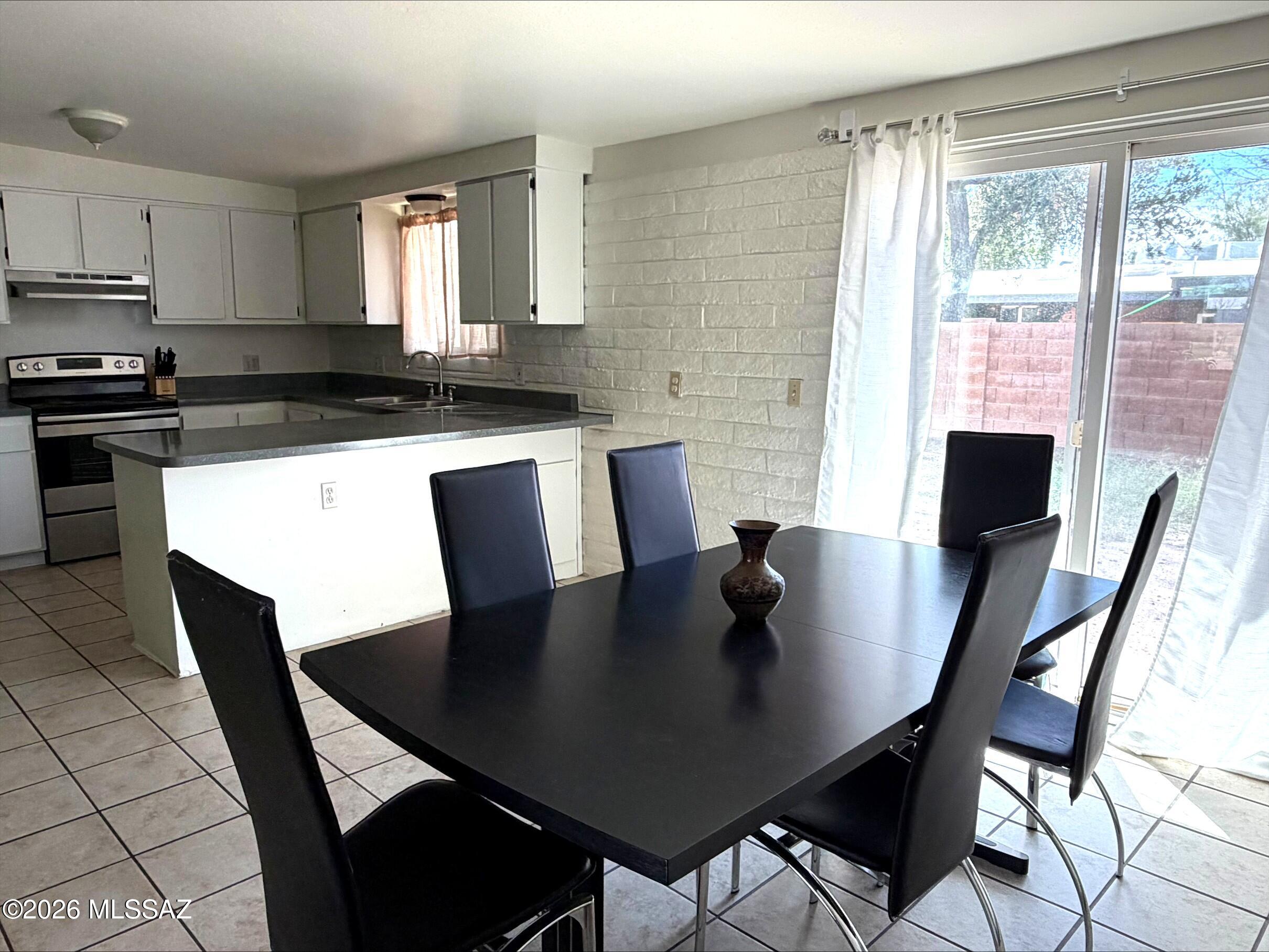 Casas Adobes Park (541-643) - Residential