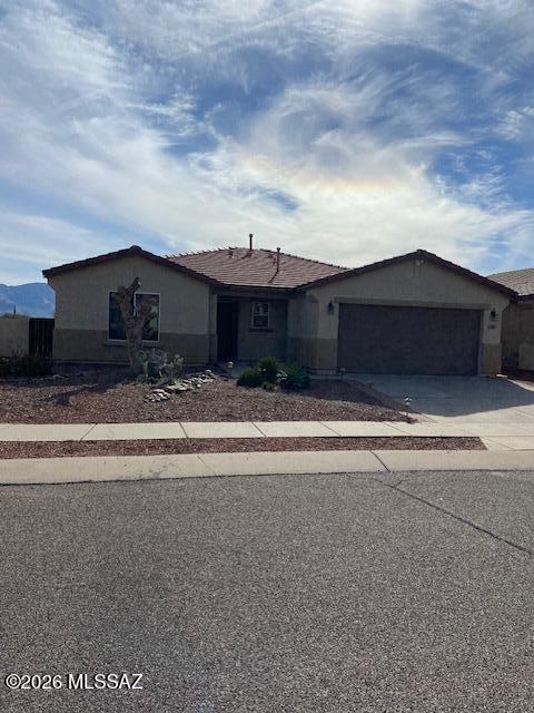 3 bedroom, 2 bath contemporary home with a pool.  Lots of living space with living room off of entrance area, family room off of kitchen and open den area next to bedrooms.  Corner lot, large laundry room and covered patio with barbecue.  Master bedroom has walk in closet.  Kitchen has an island with eat in area.  Nice views of the mountains for this area.  Lots of value, take a look.