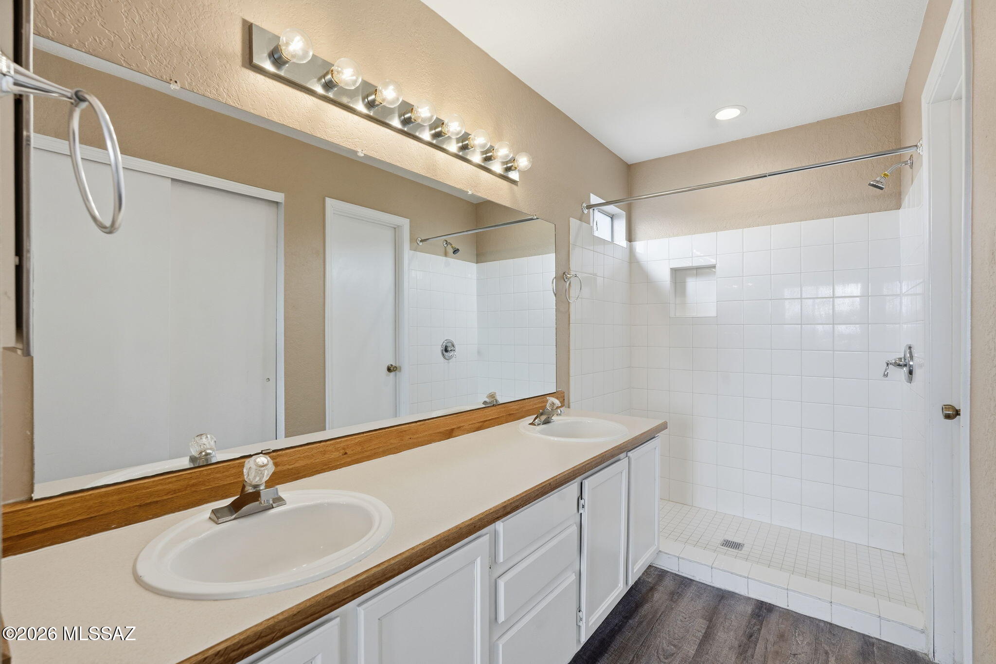 Country Highlands (1-180) - Residential
