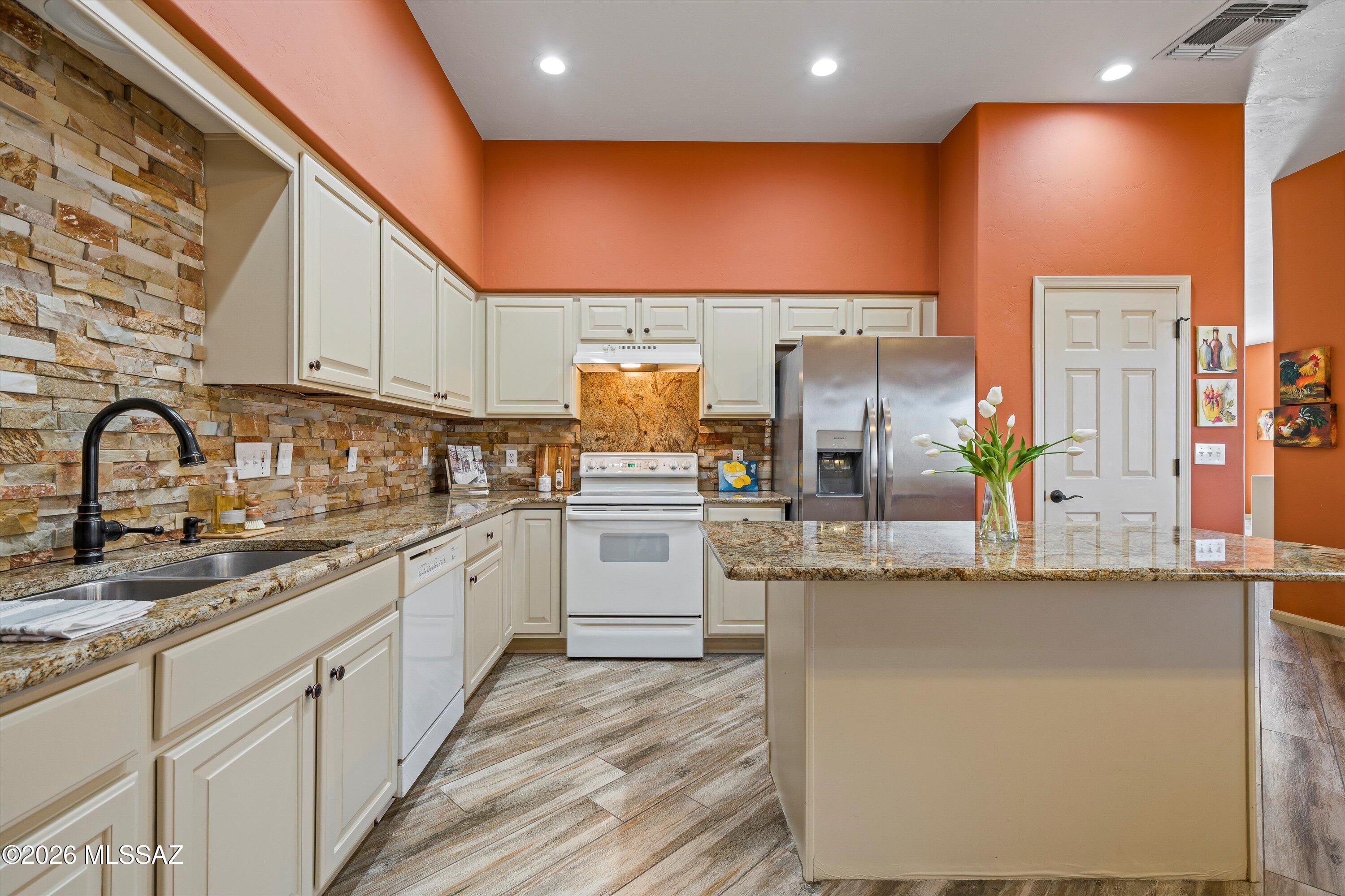 Carmel Pointe (1-104) - Residential