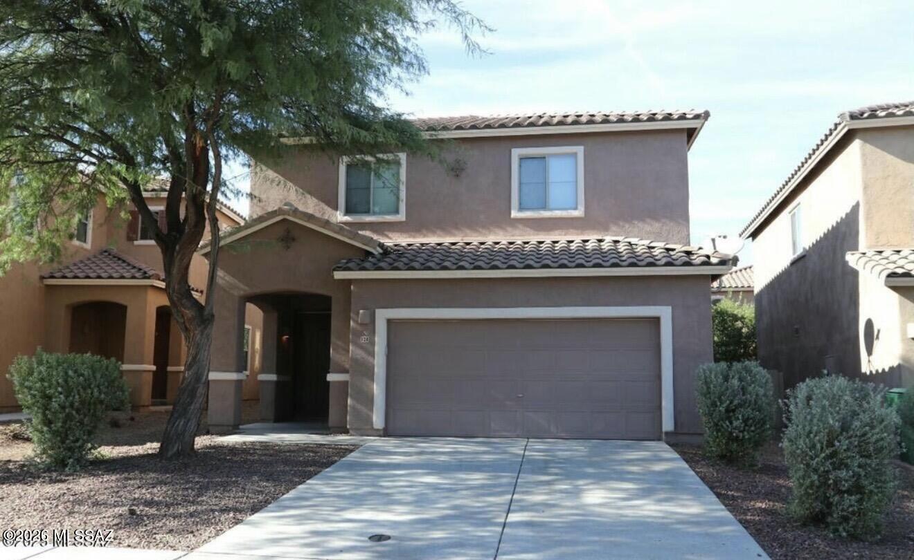 Seller Motivated make e a reasonable offer!
Beautiful home with a charming two-story floor plan with 3 bedrooms, 2.5 bathrooms, loft area upstairs
and 2 car garage in Rancho Sahuarita. Lovely living room and dining room, nice kitchen has plenty of
storage with large pantry closet and breakfast nook.
It's included stainless steel appliances. Rancho Sahuarita has public parks, ball fields and lakes. Private areas include full gym park, water park and tennis. Close to shopping, restaurants, banking,
schools and near to the Freeway I-10.