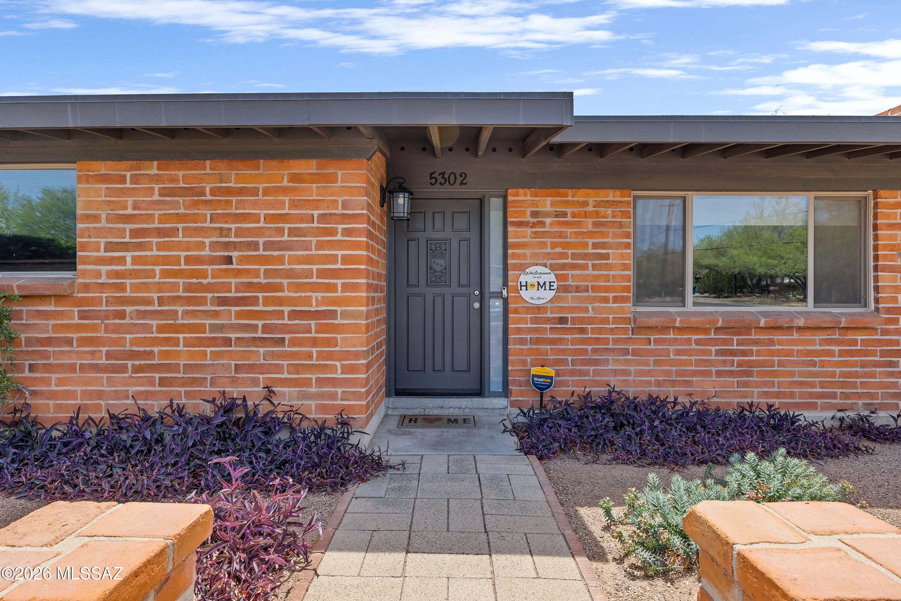 Adobe Manor - Residential