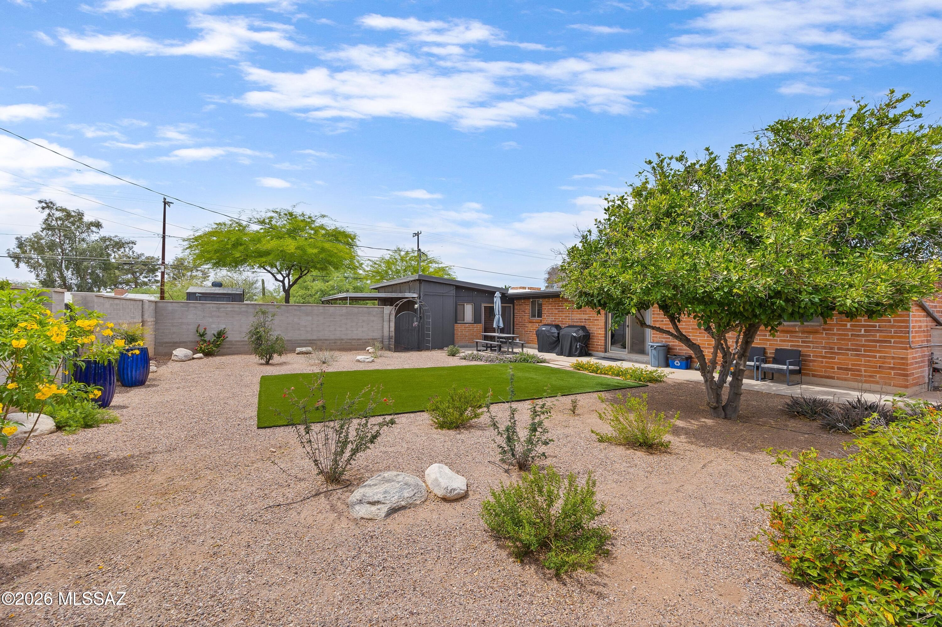 Adobe Manor - Residential