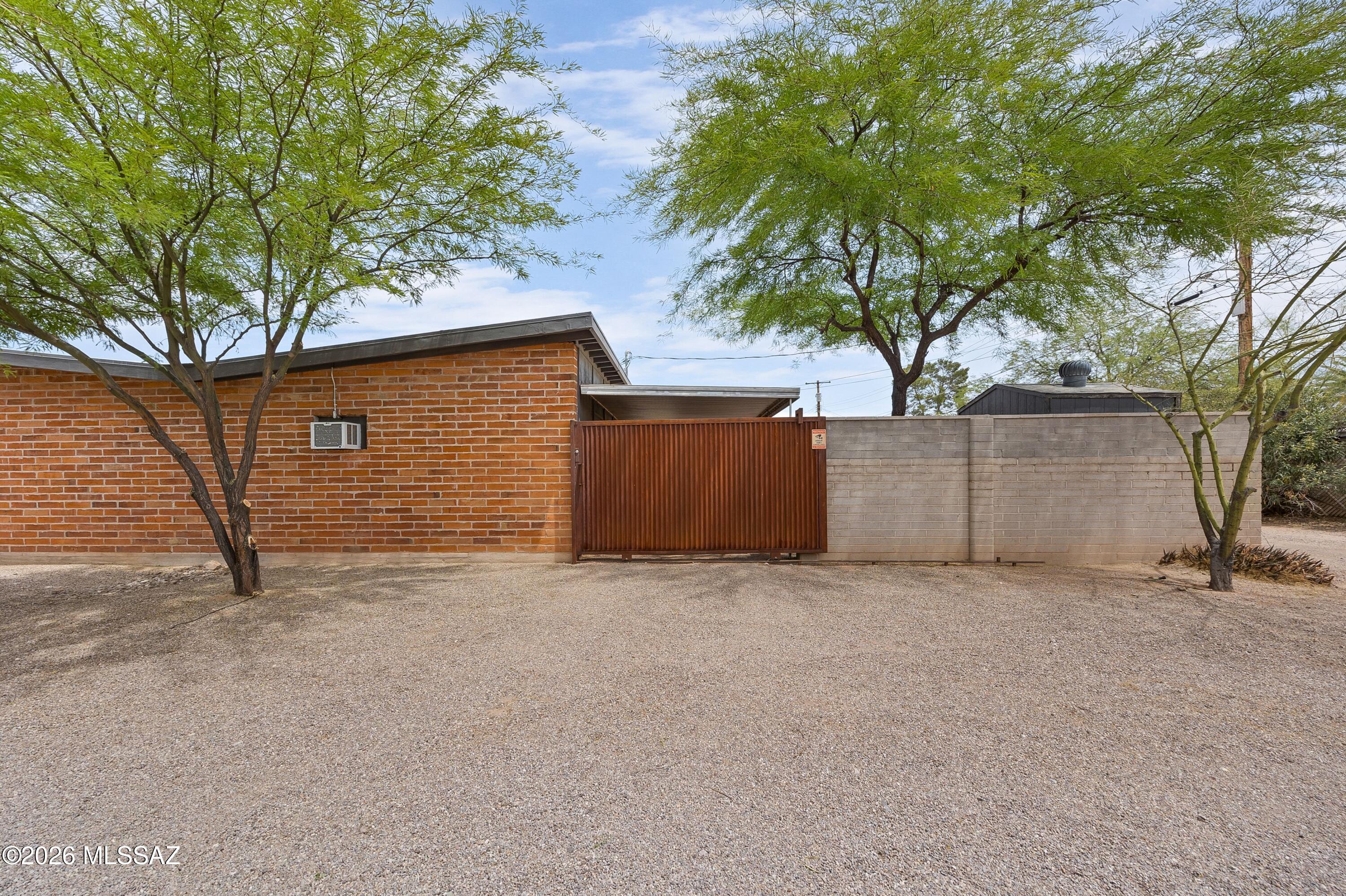 Adobe Manor - Residential