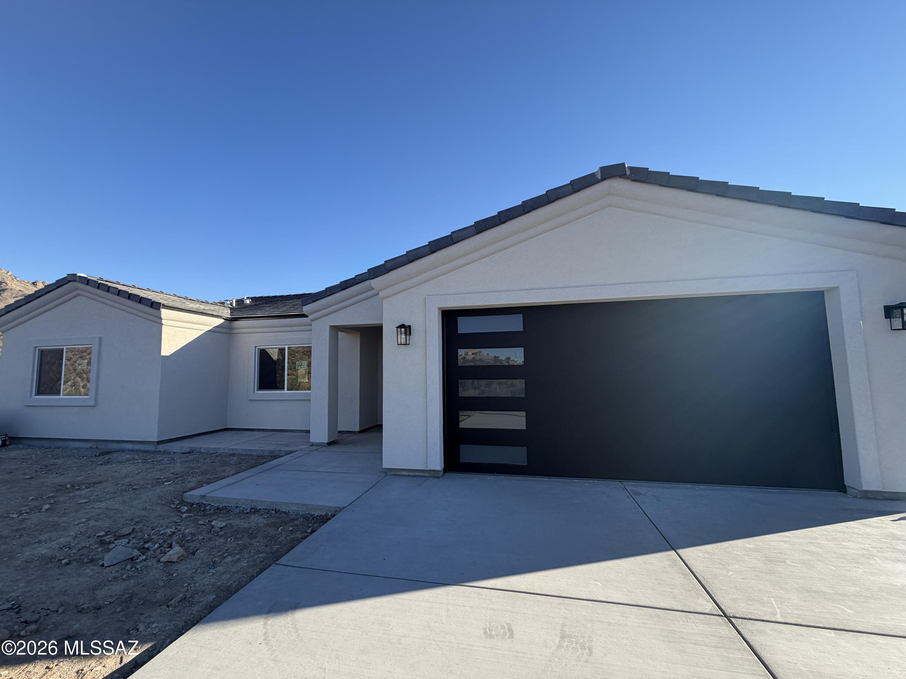 Beautiful new construction featuring 3 bedrooms, 2 bathrooms, on over half an acre of land and amazing Mountain View's.