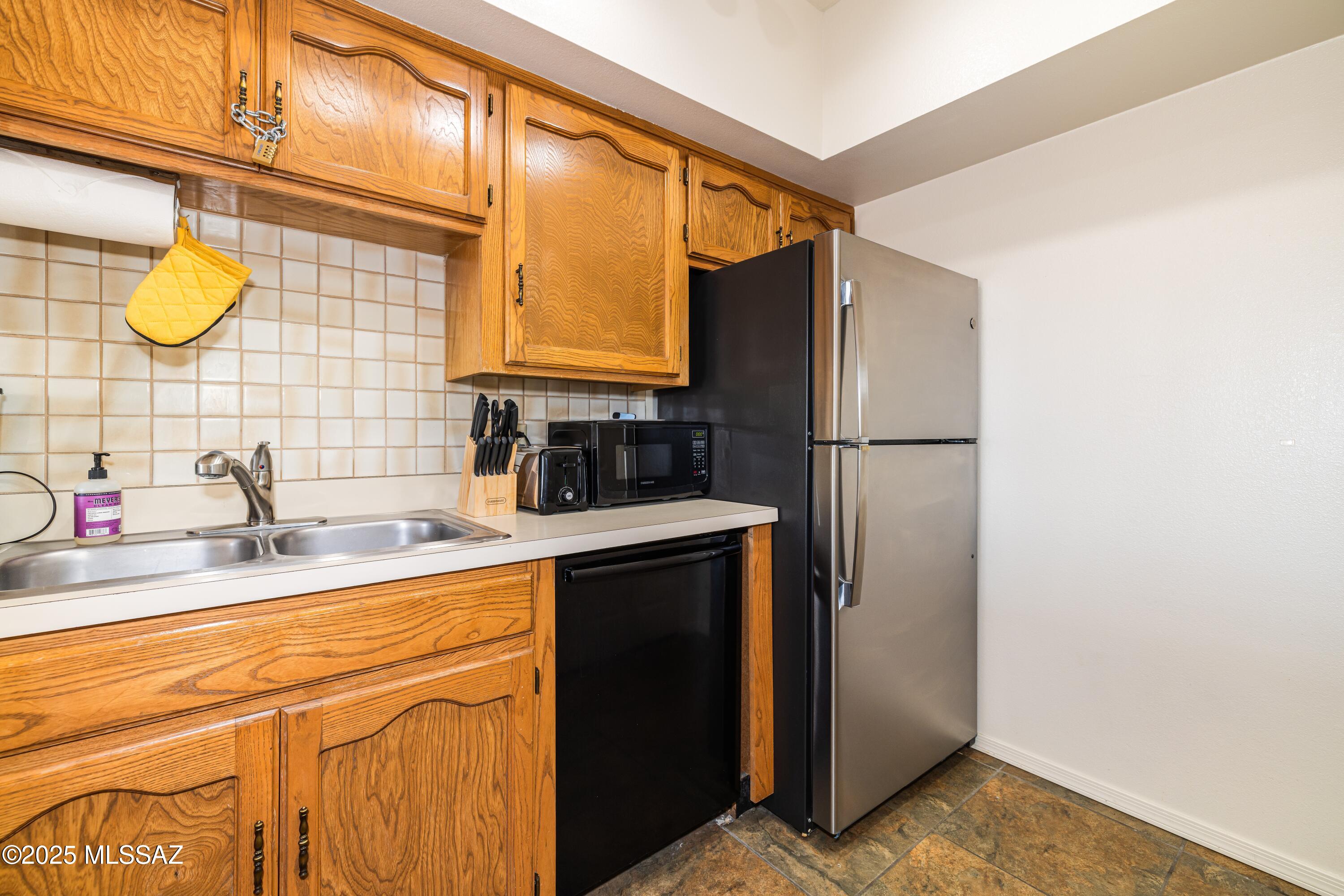 Casitas Real Condos. - Residential