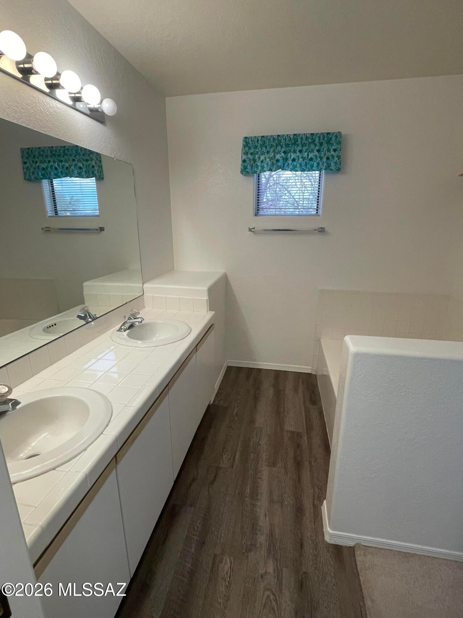 Country Club(1-221) - Residential