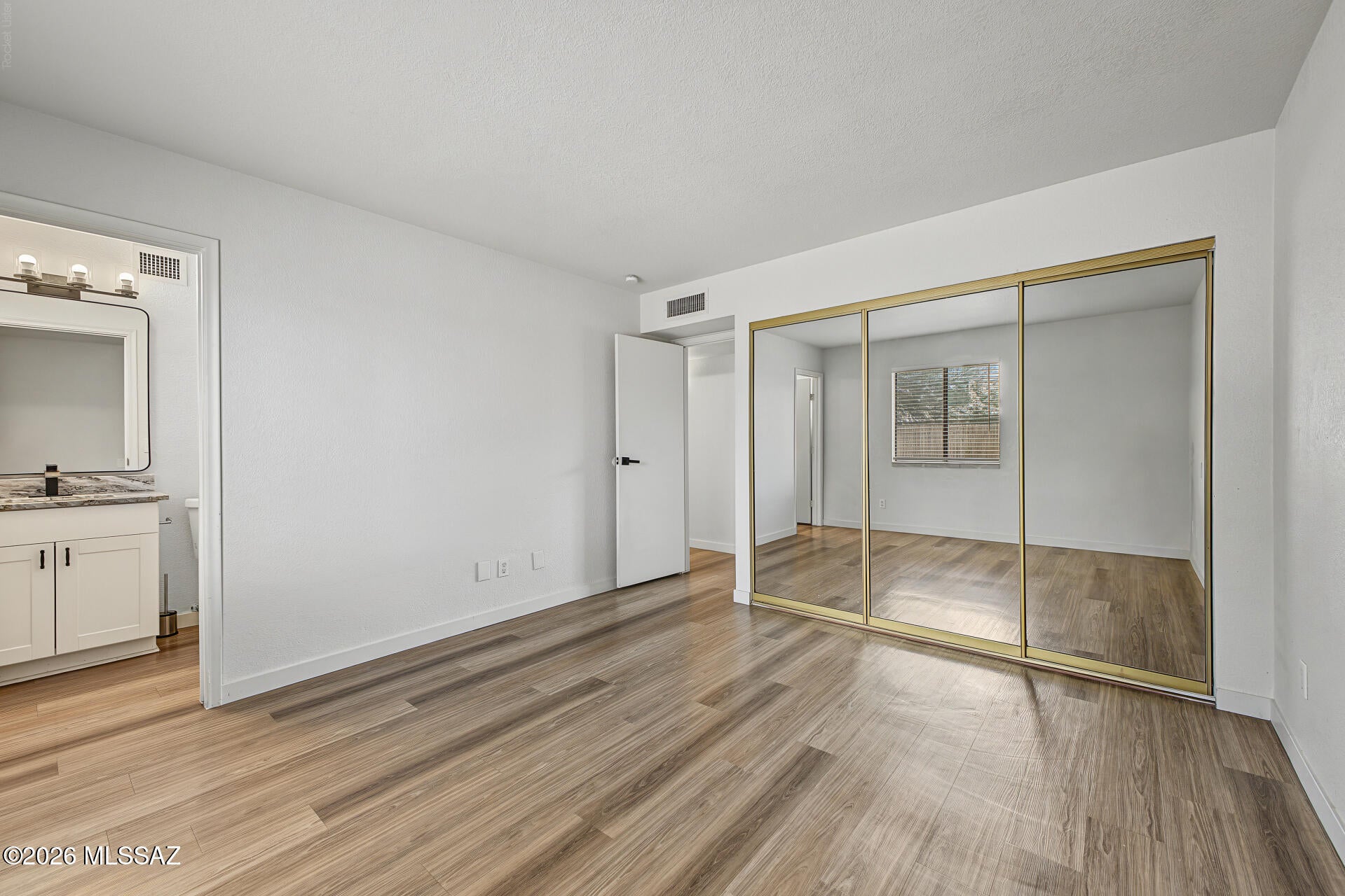 Country Hollow (1-39) - Residential
