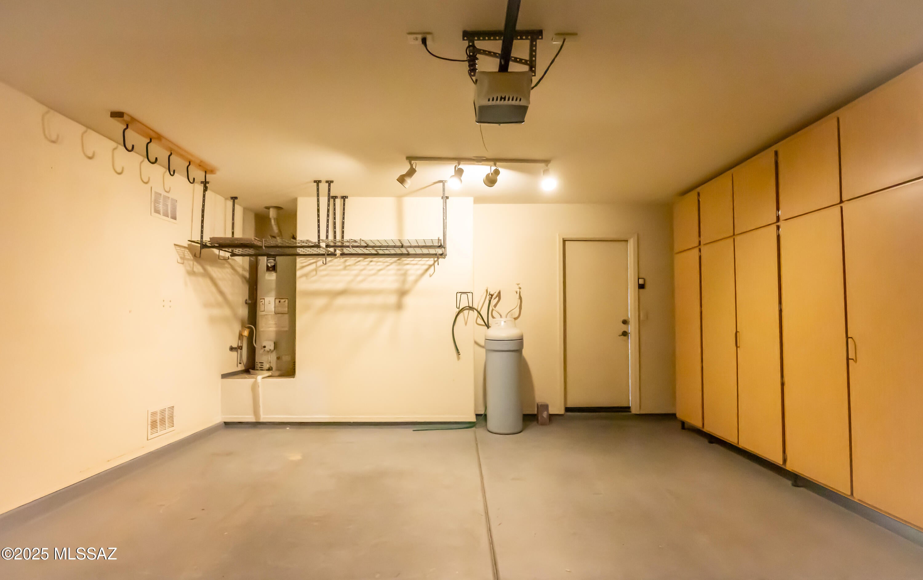 Rancho Del Lago (608-1030) - Residential Lease