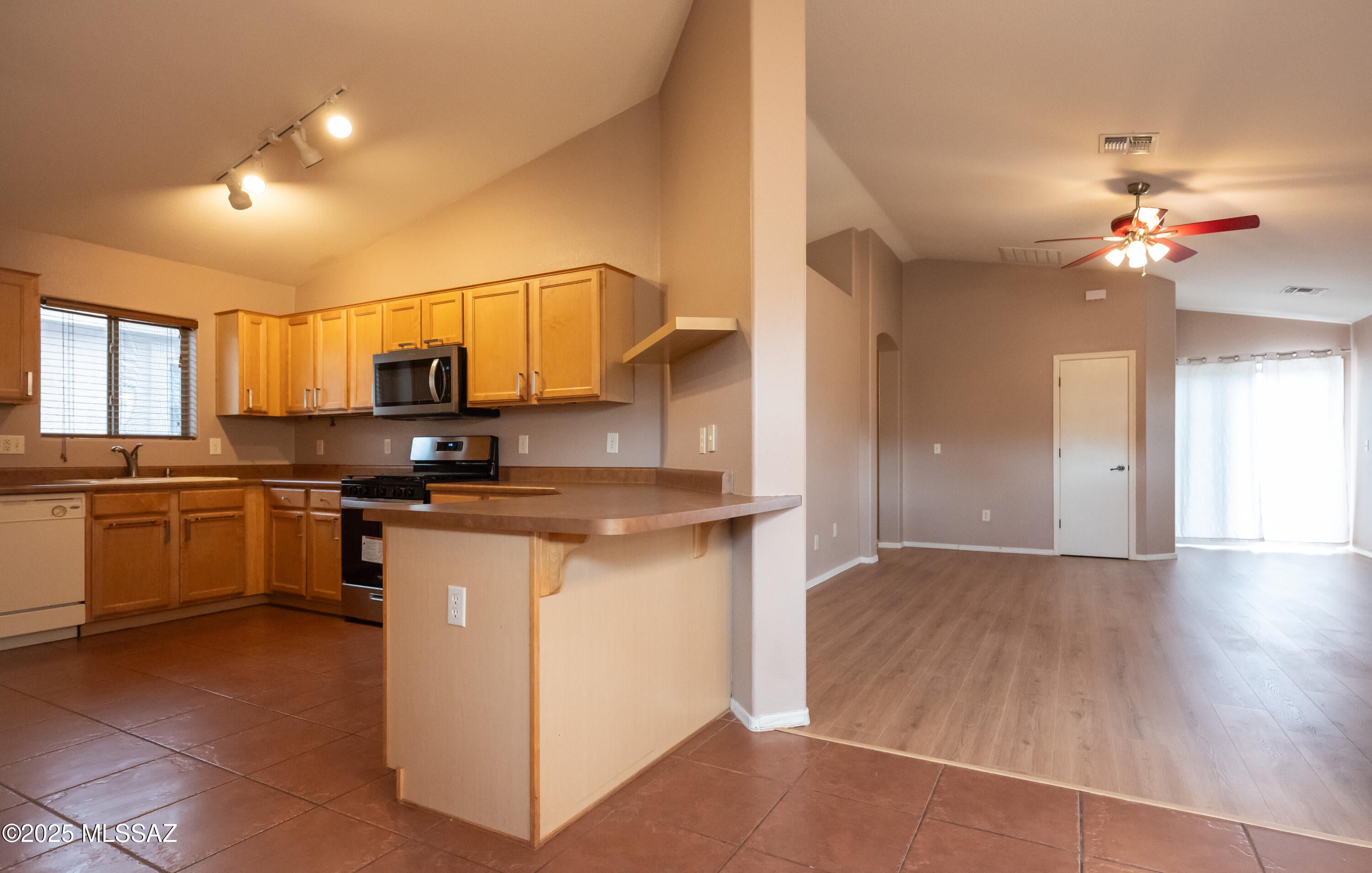 Rancho Del Lago (608-1030) - Residential Lease
