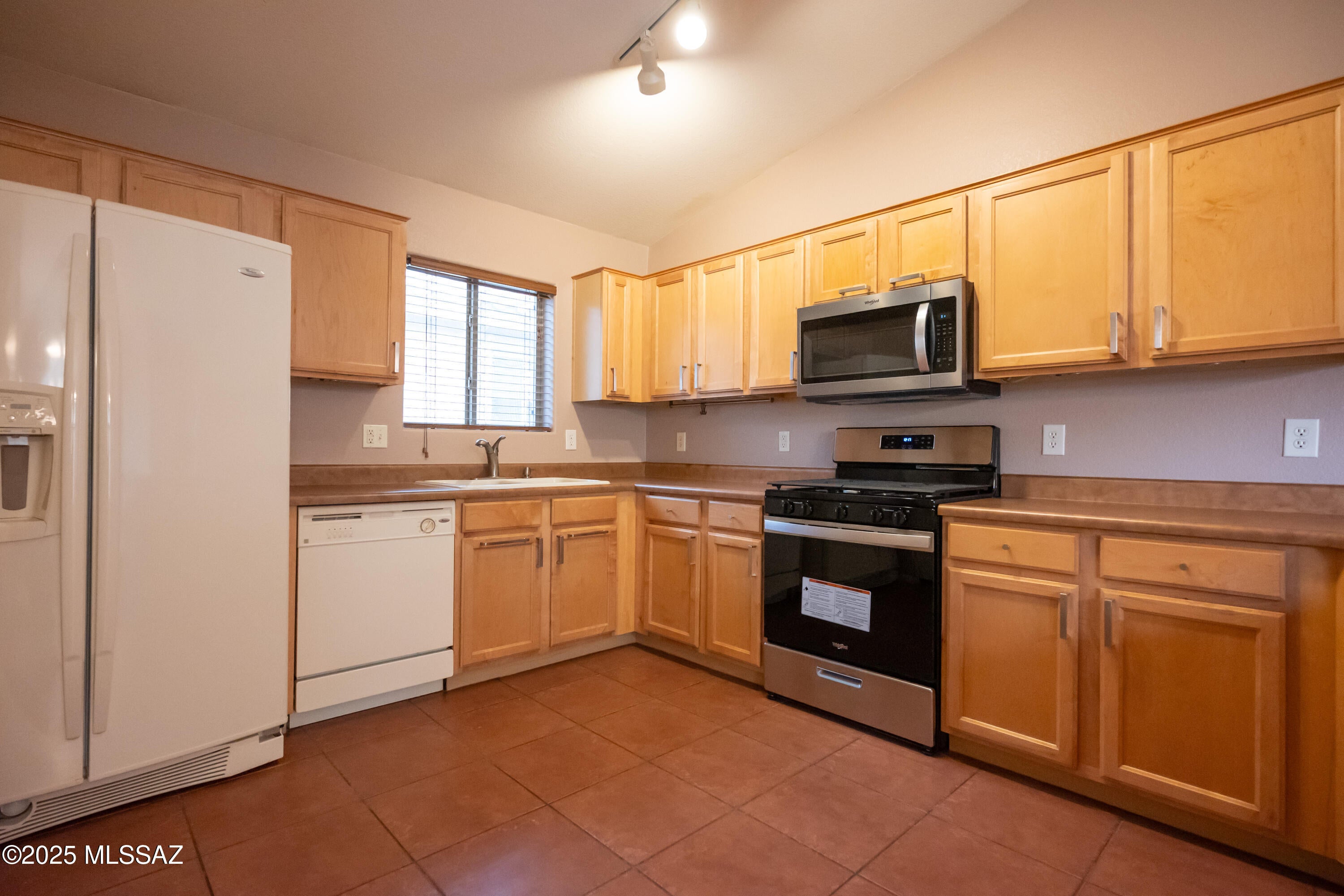 Rancho Del Lago (608-1030) - Residential Lease