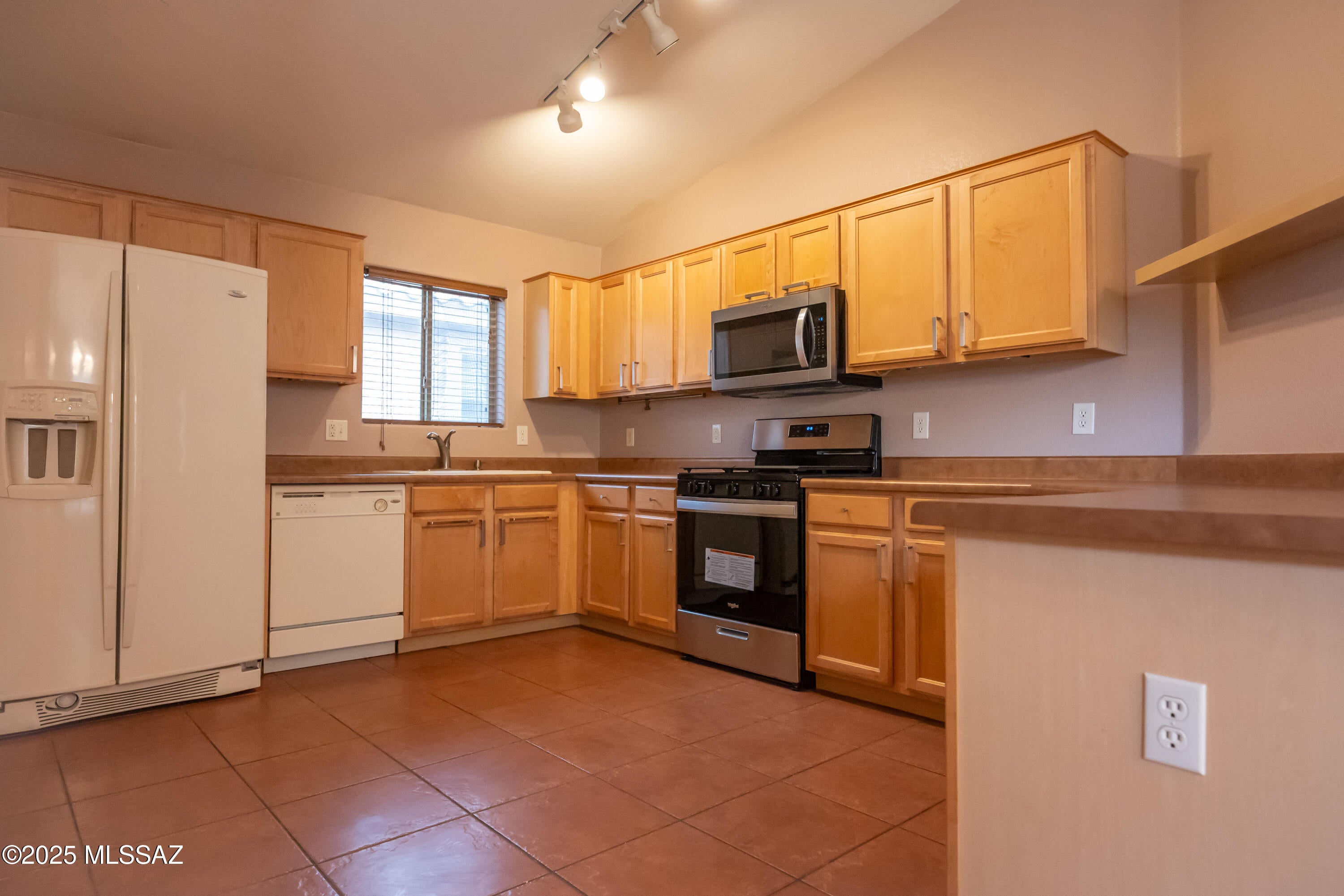 Rancho Del Lago (608-1030) - Residential Lease
